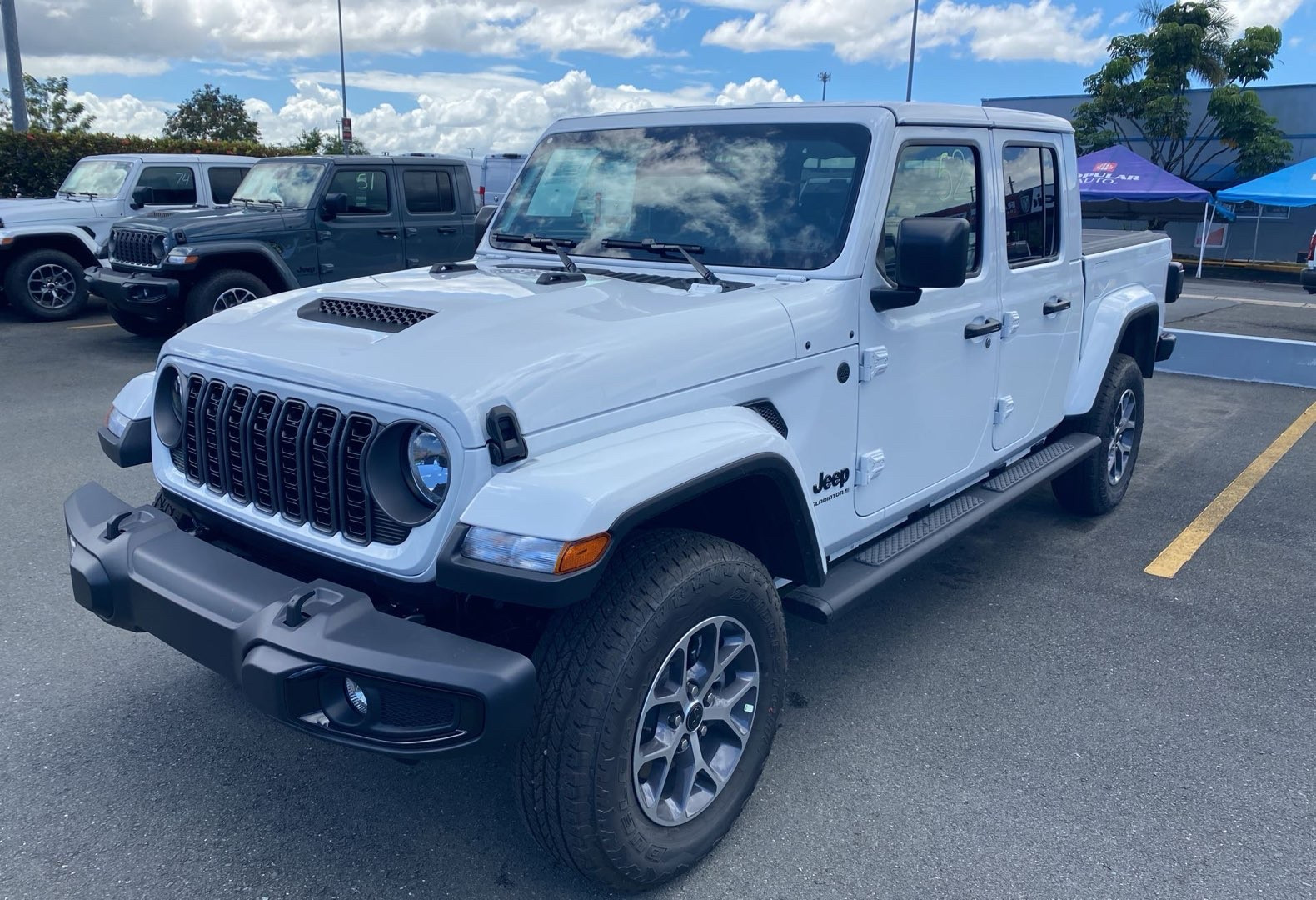 2026 Jeep Gladiator Sport S Auto's photo