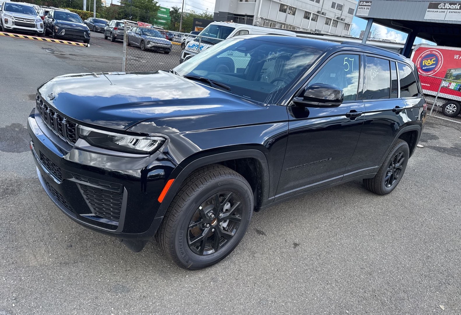 2026 Jeep Grand Cherokee Laredo Altitude's photo