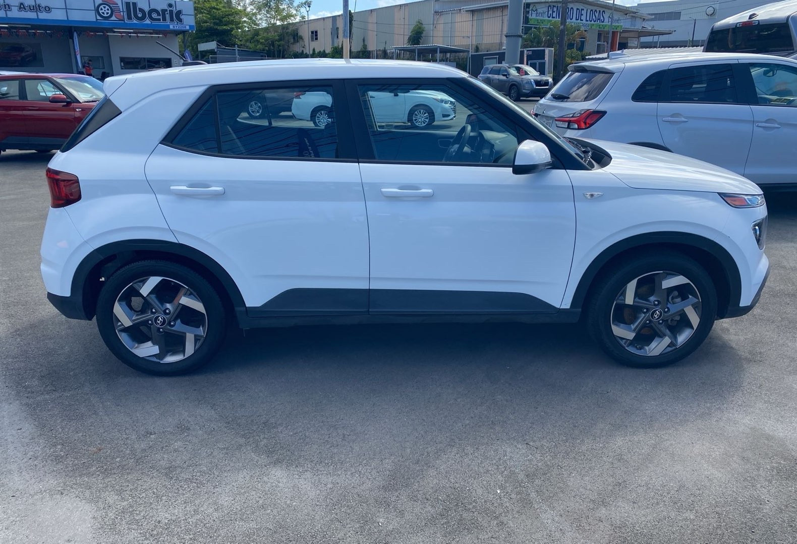 https://assets.dealerappcenter.com/dealergroups/66/vehicles/336492/zCrUsN.jpg