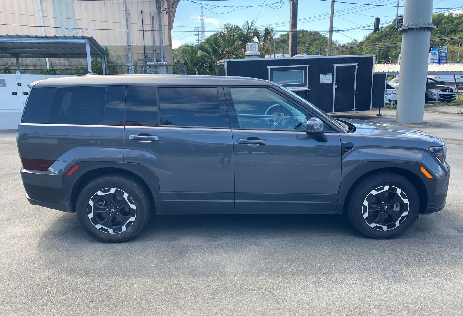 https://assets.dealerappcenter.com/dealergroups/66/vehicles/336494/NqR7qK.jpg