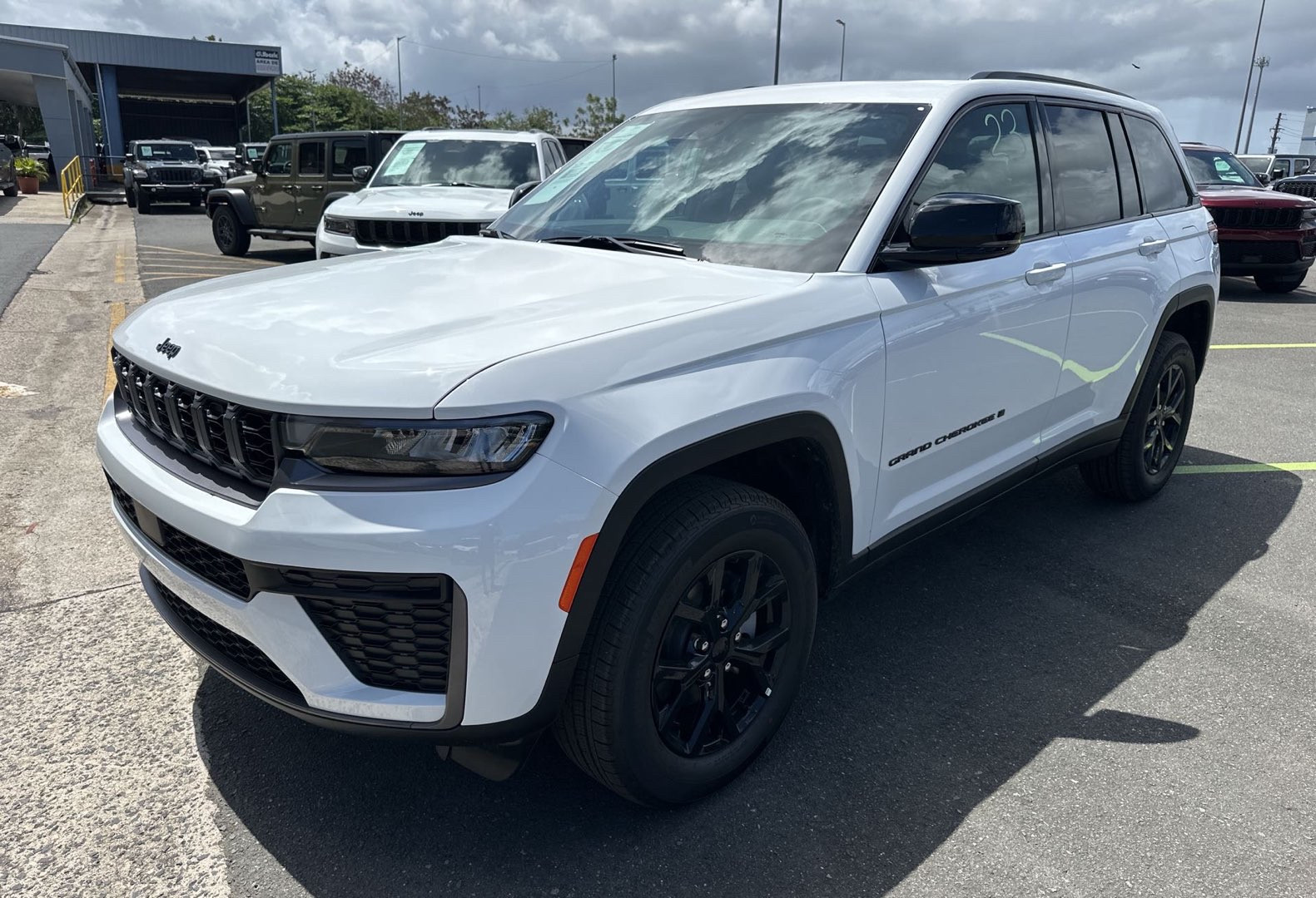 2026 Jeep Grand Cherokee Laredo Altitude's photo