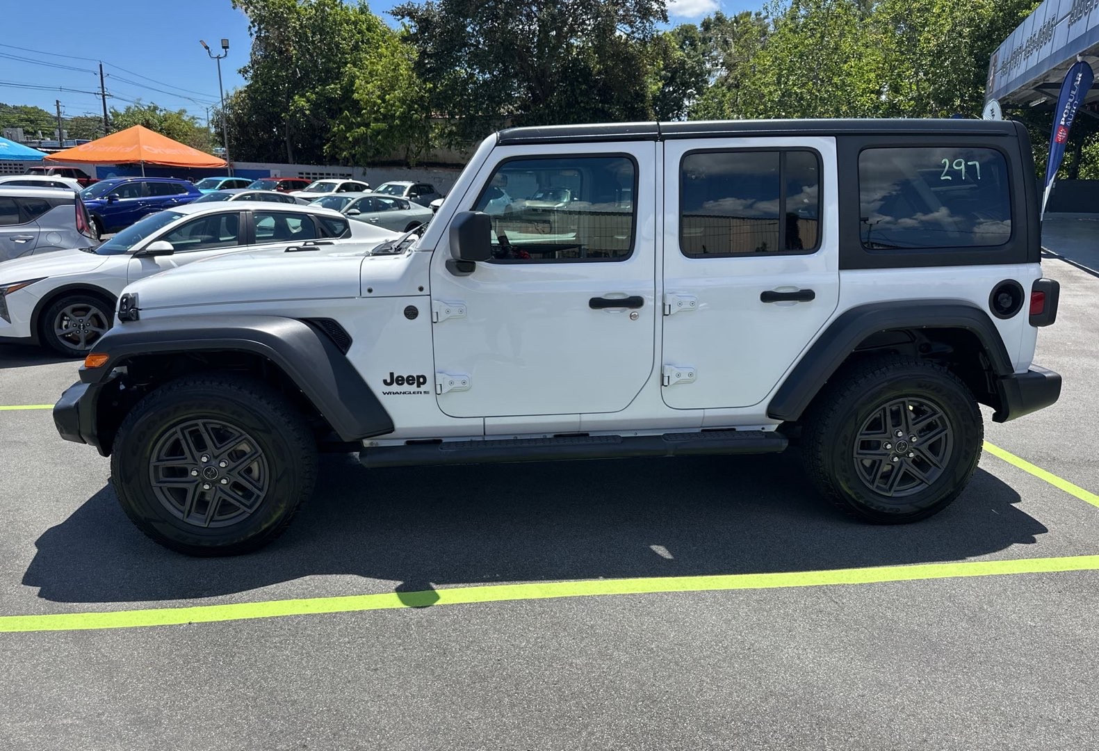 https://assets.dealerappcenter.com/dealergroups/66/vehicles/337860/Crq7Bk.jpg