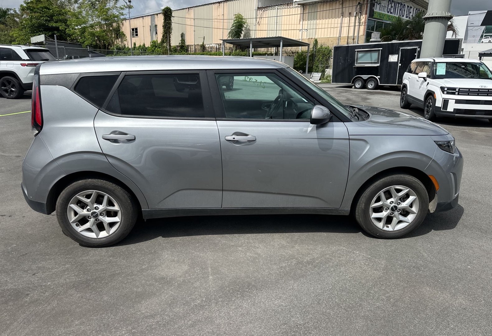 https://assets.dealerappcenter.com/dealergroups/66/vehicles/338200/44dSqt.jpg