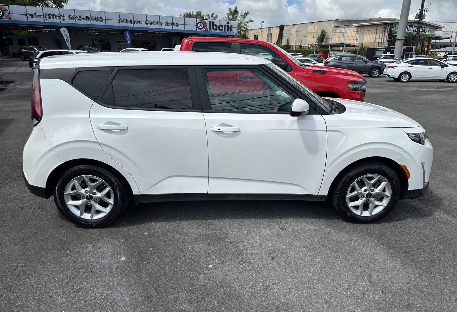 https://assets.dealerappcenter.com/dealergroups/66/vehicles/338201/0Pwp9d.jpg
