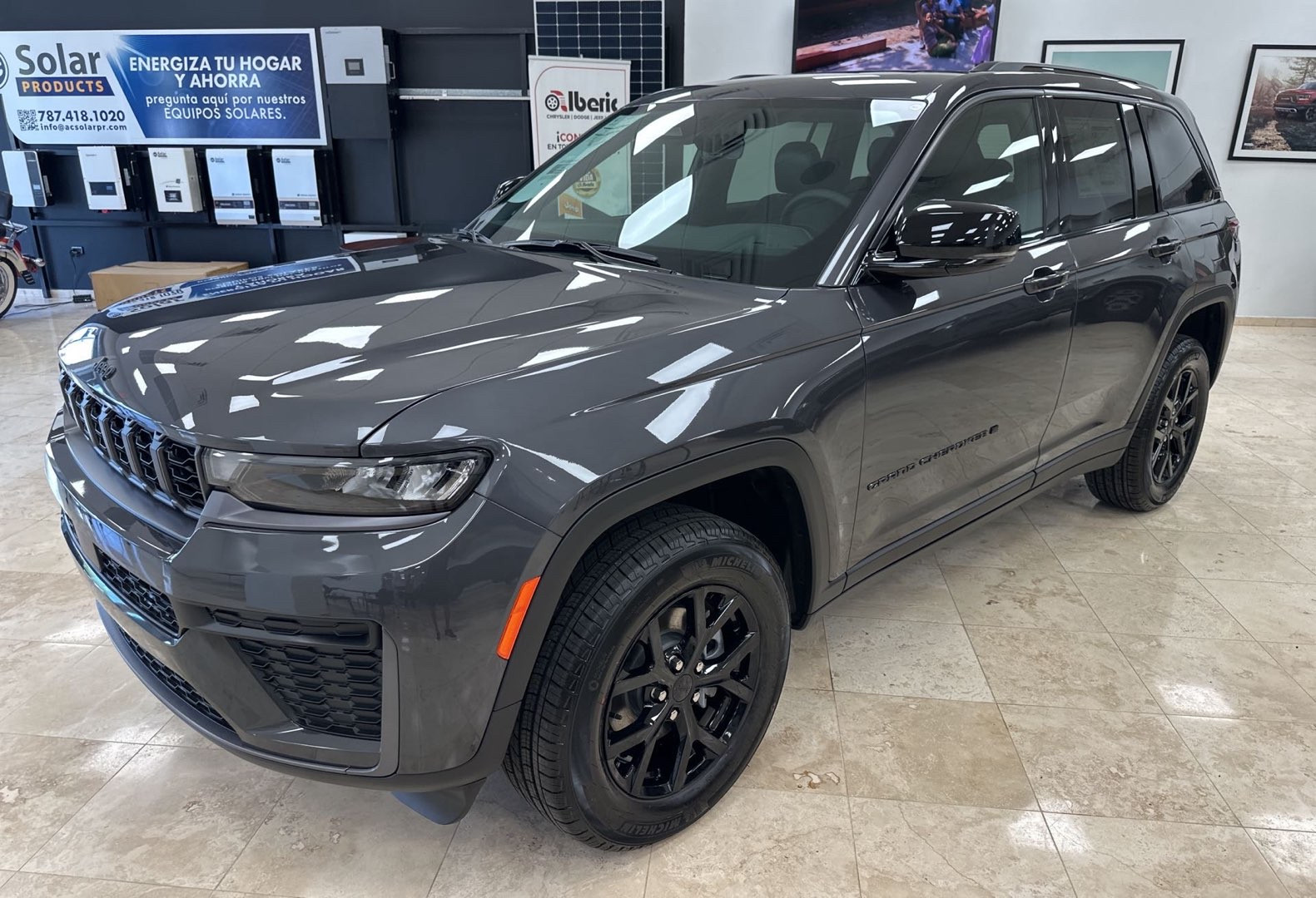 2026 Jeep Grand Cherokee Laredo Altitude's photo