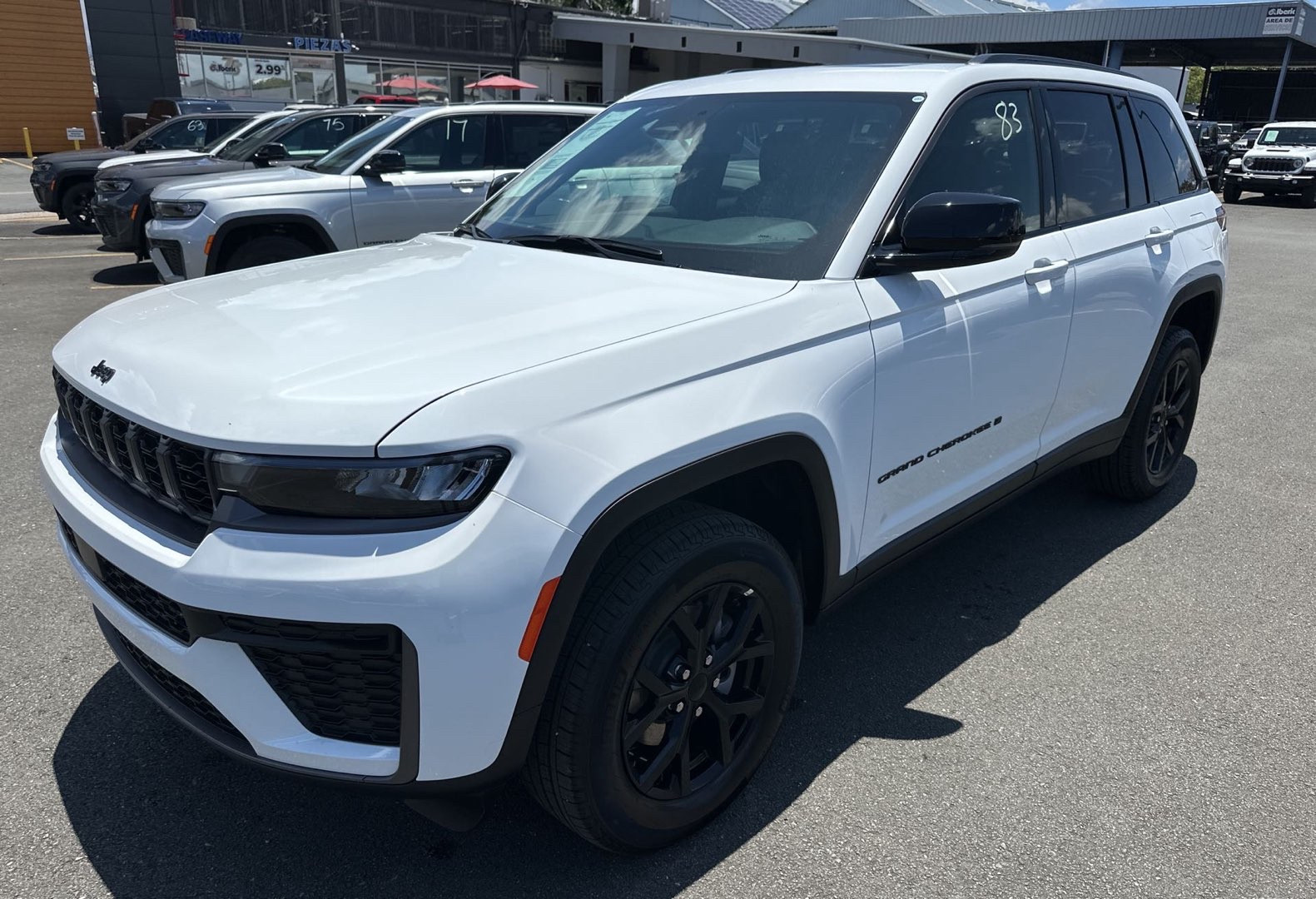 2026 Jeep Grand Cherokee Laredo Altitude's photo