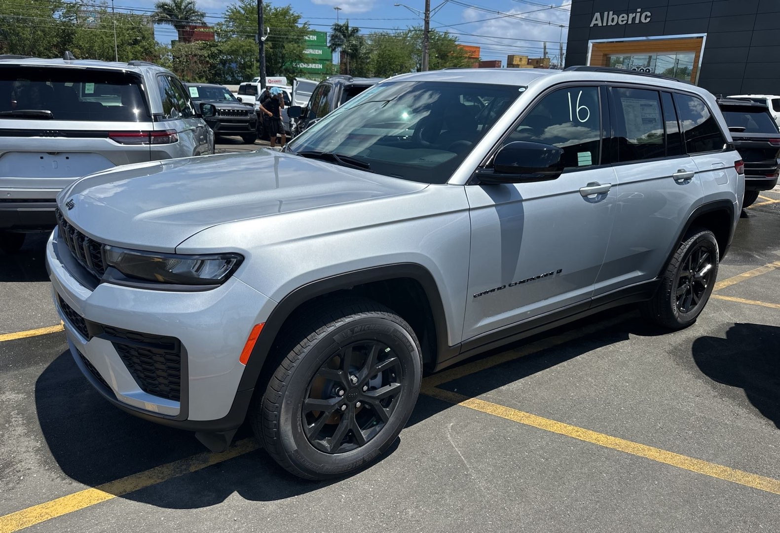 2026 Jeep Grand Cherokee Laredo Altitude's photo