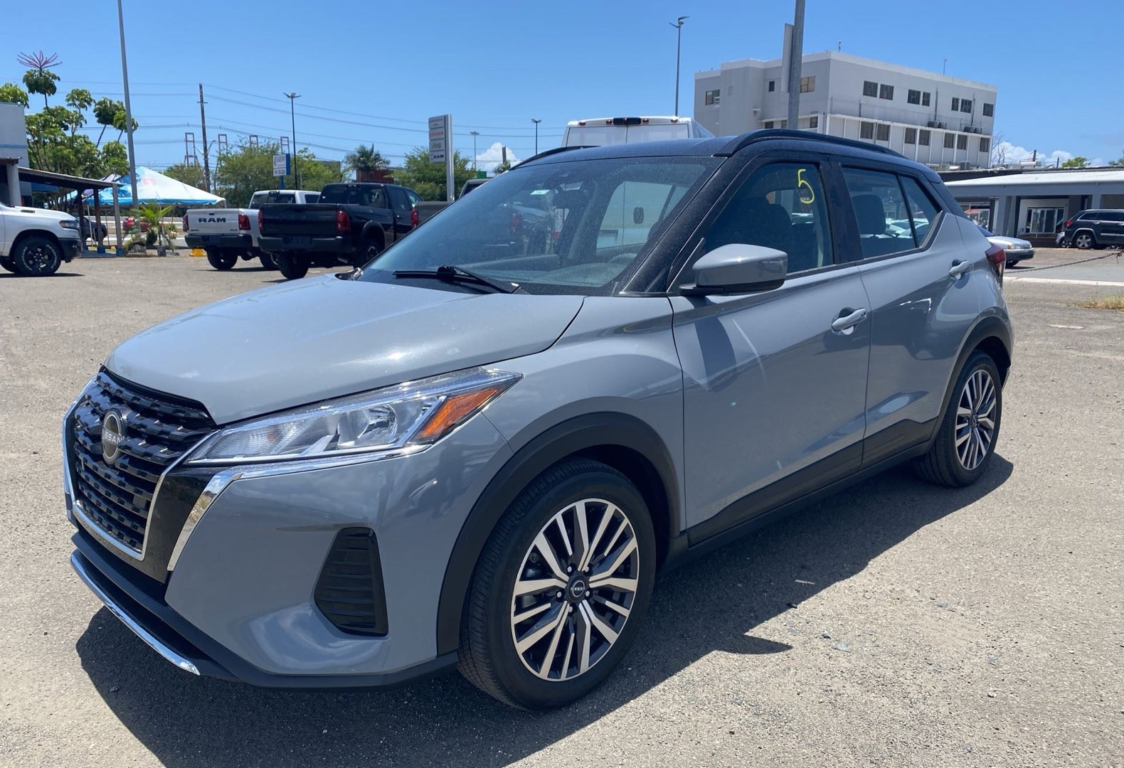 2023 Nissan Kicks 1.6 SV's photo