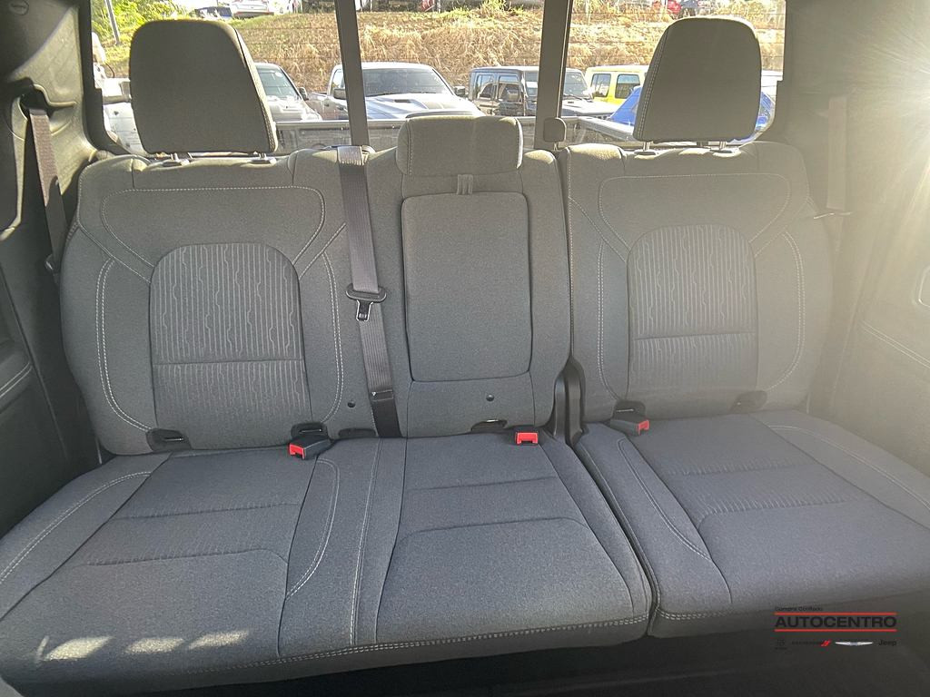 https://assets.dealerappcenter.com/dealergroups/67/vehicles/238686/3ZiOA1.jpg