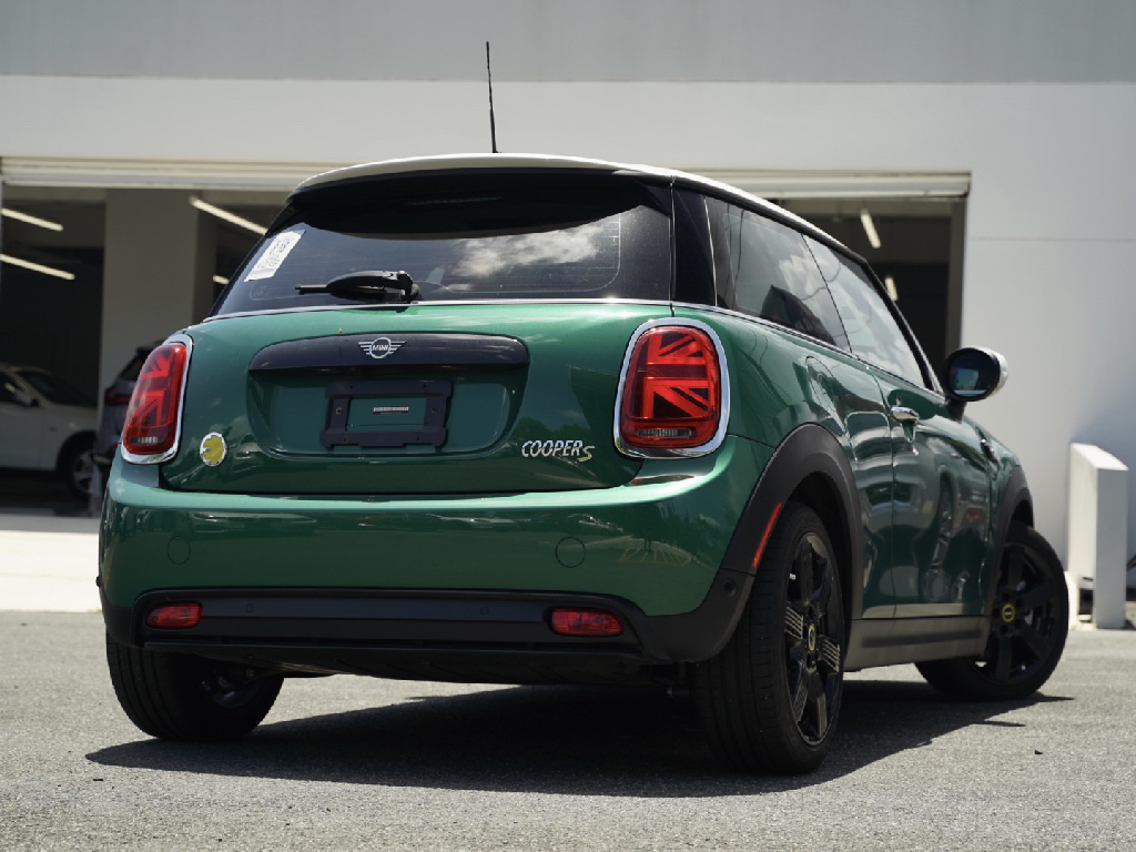 https://assets.dealerappcenter.com/dealergroups/67/vehicles/263485/ZwS4rz.png