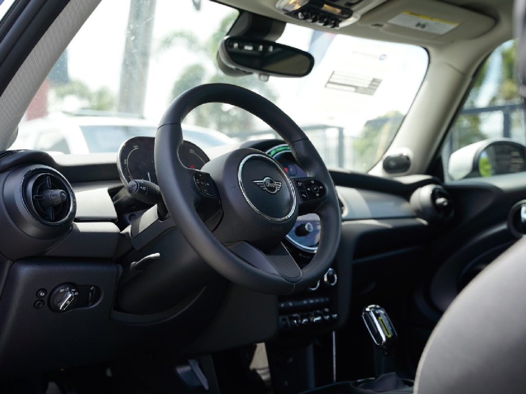 https://assets.dealerappcenter.com/dealergroups/67/vehicles/263485/cjvrXj.png