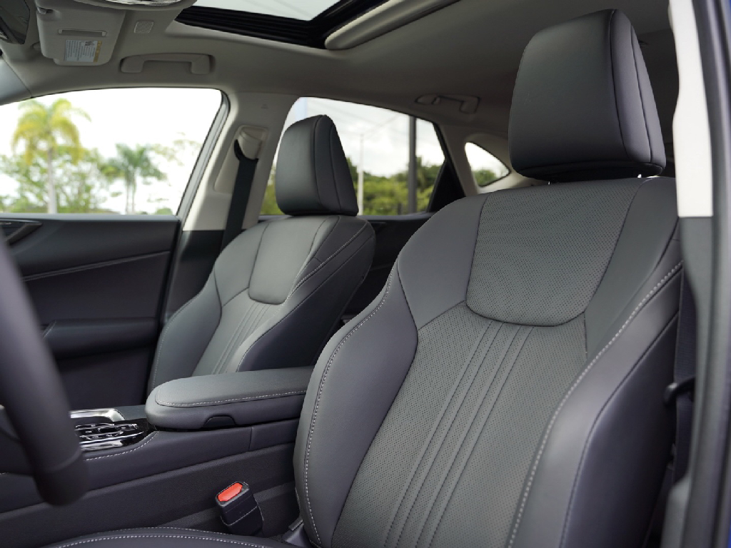 https://assets.dealerappcenter.com/dealergroups/67/vehicles/275528/ogG5Ug.png