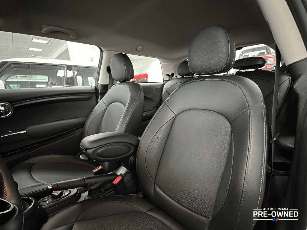 https://assets.dealerappcenter.com/dealergroups/67/vehicles/296918/KbwtSv.png