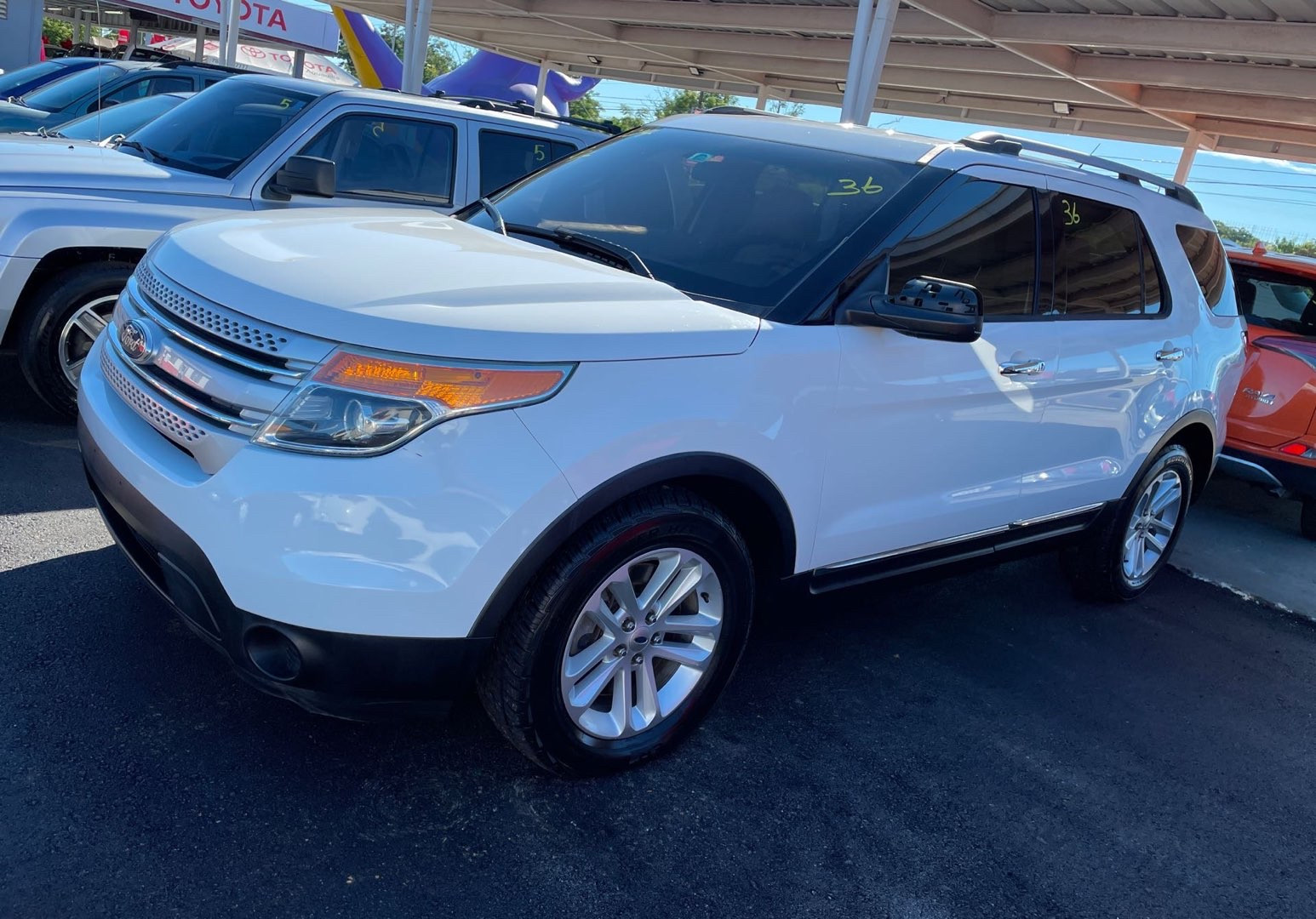 2014 Ford Explorer Base's photo