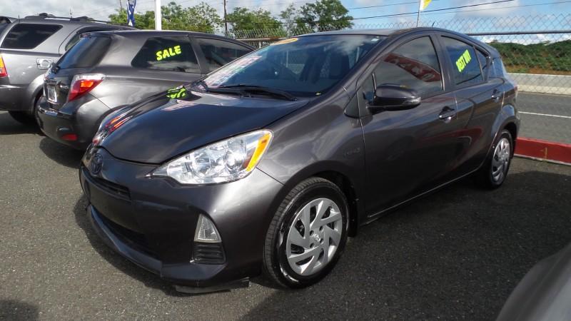 2012 Toyota Prius c Two's photo