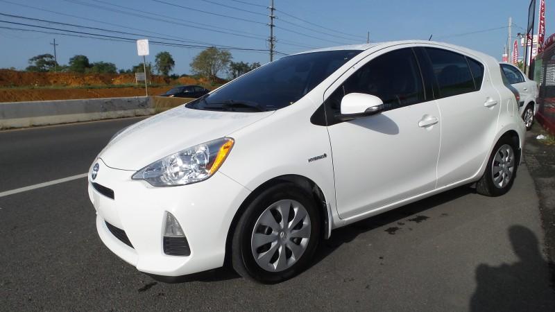 2012 Toyota Prius c Four's photo