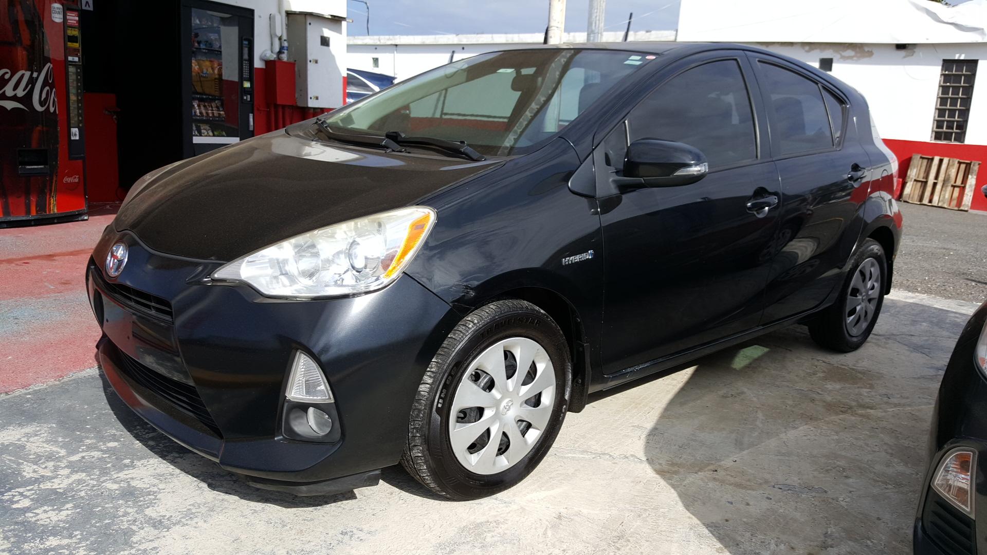 2012 Toyota Prius c Three's photo