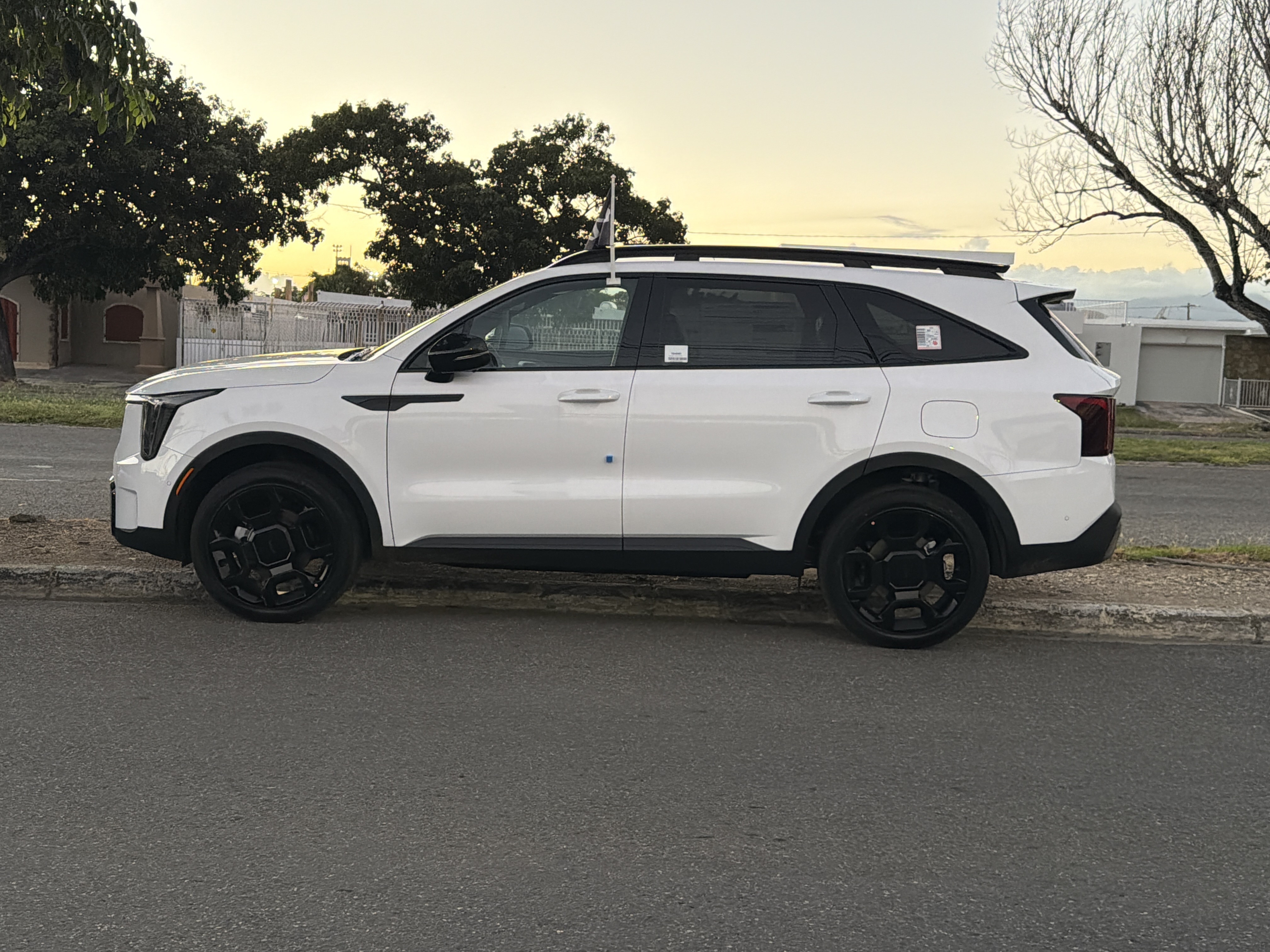 https://assets.dealerappcenter.com/dealergroups/73/vehicles/329094/LG0C4c.jpg