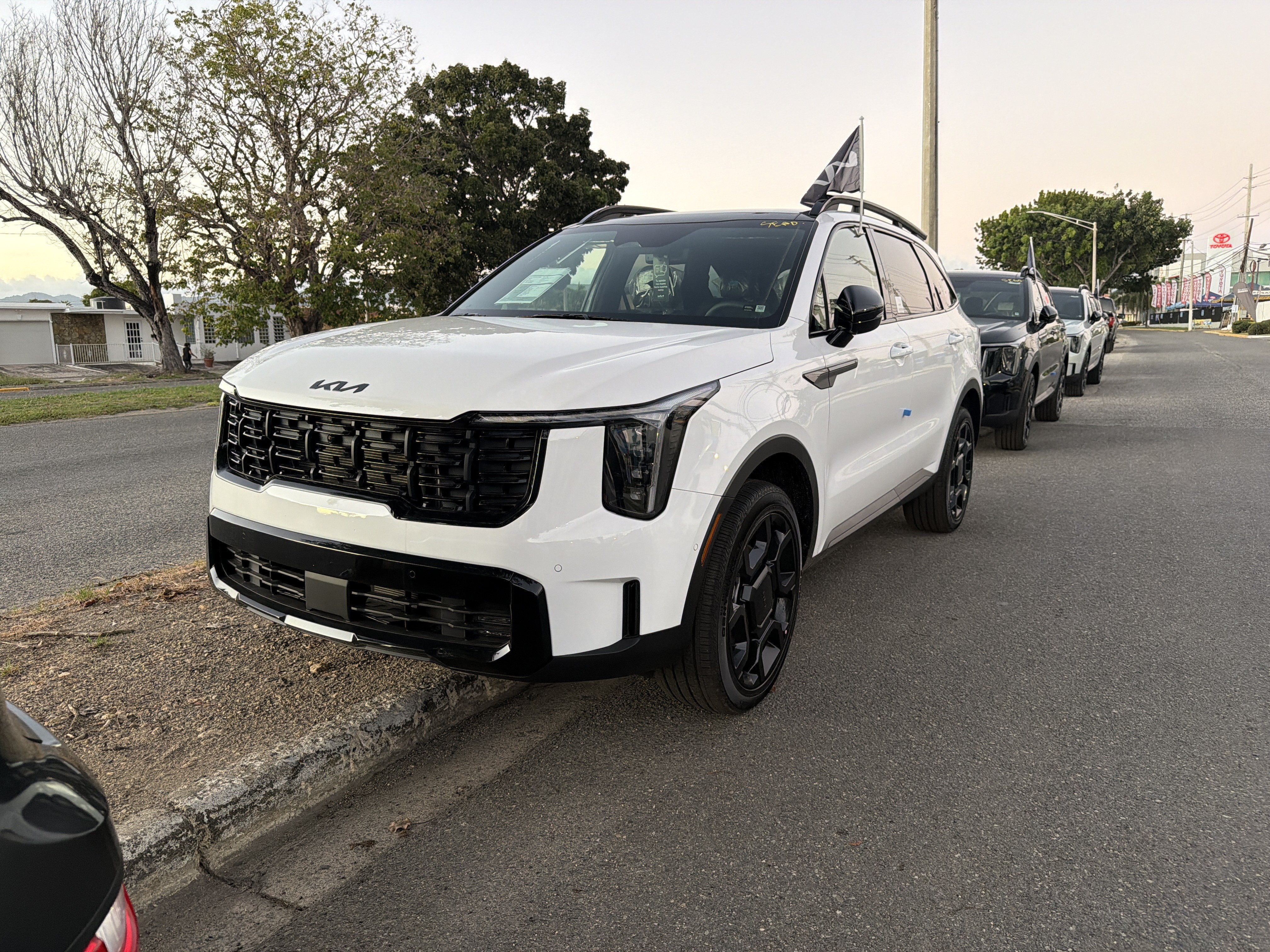 https://assets.dealerappcenter.com/dealergroups/73/vehicles/329094/rUFYkm.jpg