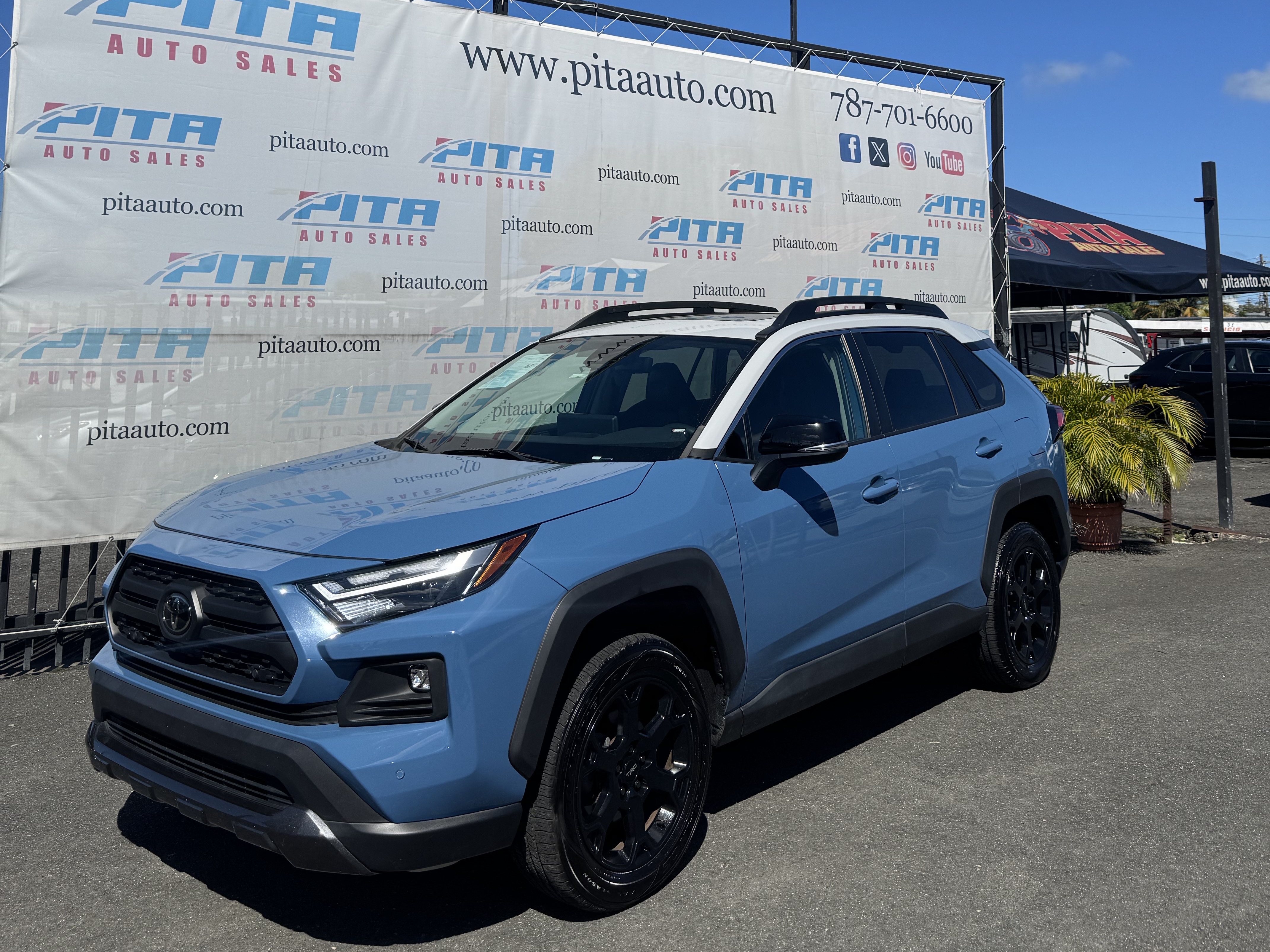 https://assets.dealerappcenter.com/dealergroups/75/vehicles/329074/cirUDk.jpg
