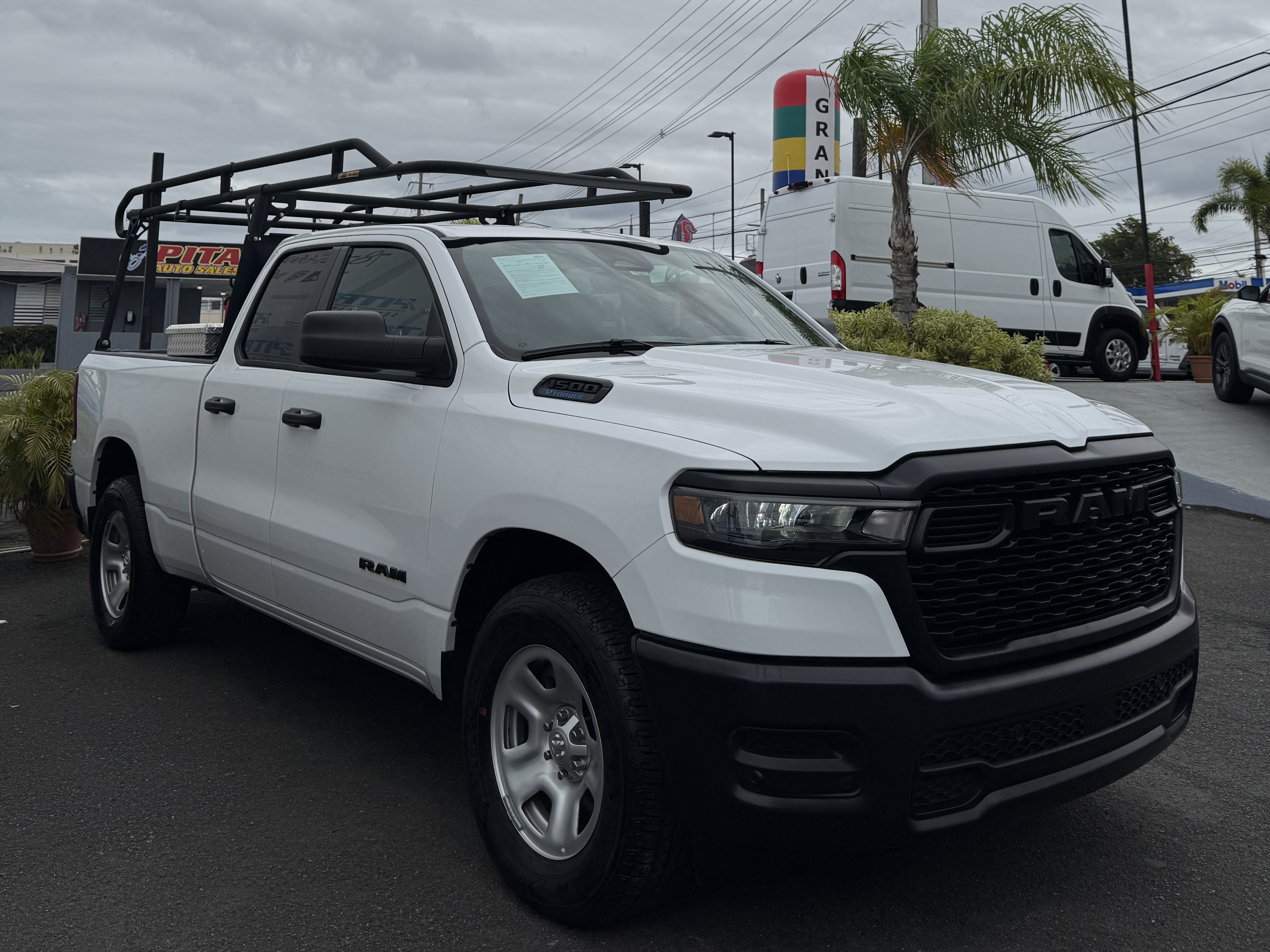 https://assets.dealerappcenter.com/dealergroups/75/vehicles/329077/FHRaCw.jpg