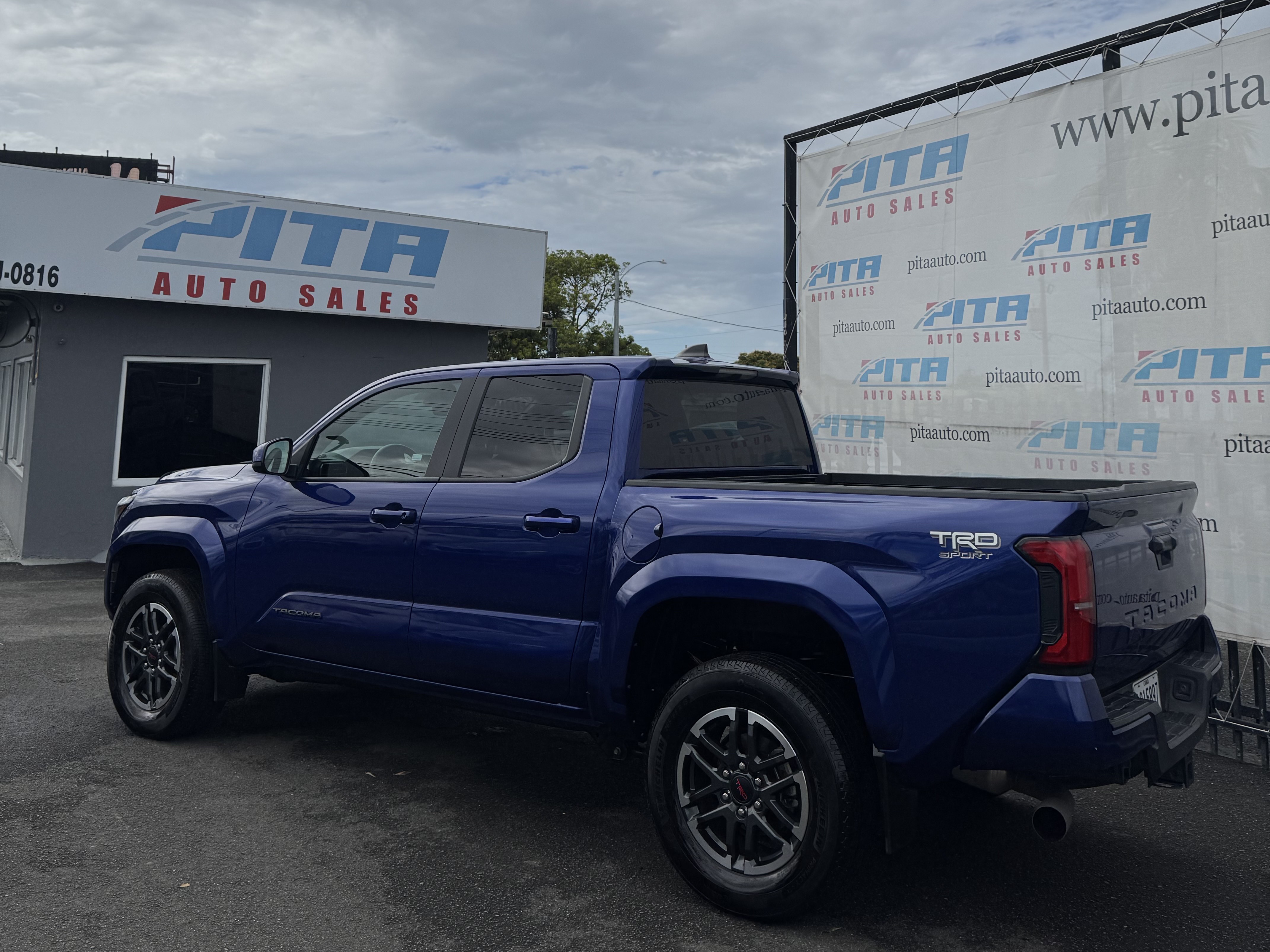 https://assets.dealerappcenter.com/dealergroups/75/vehicles/336391/TV6ygq.jpg