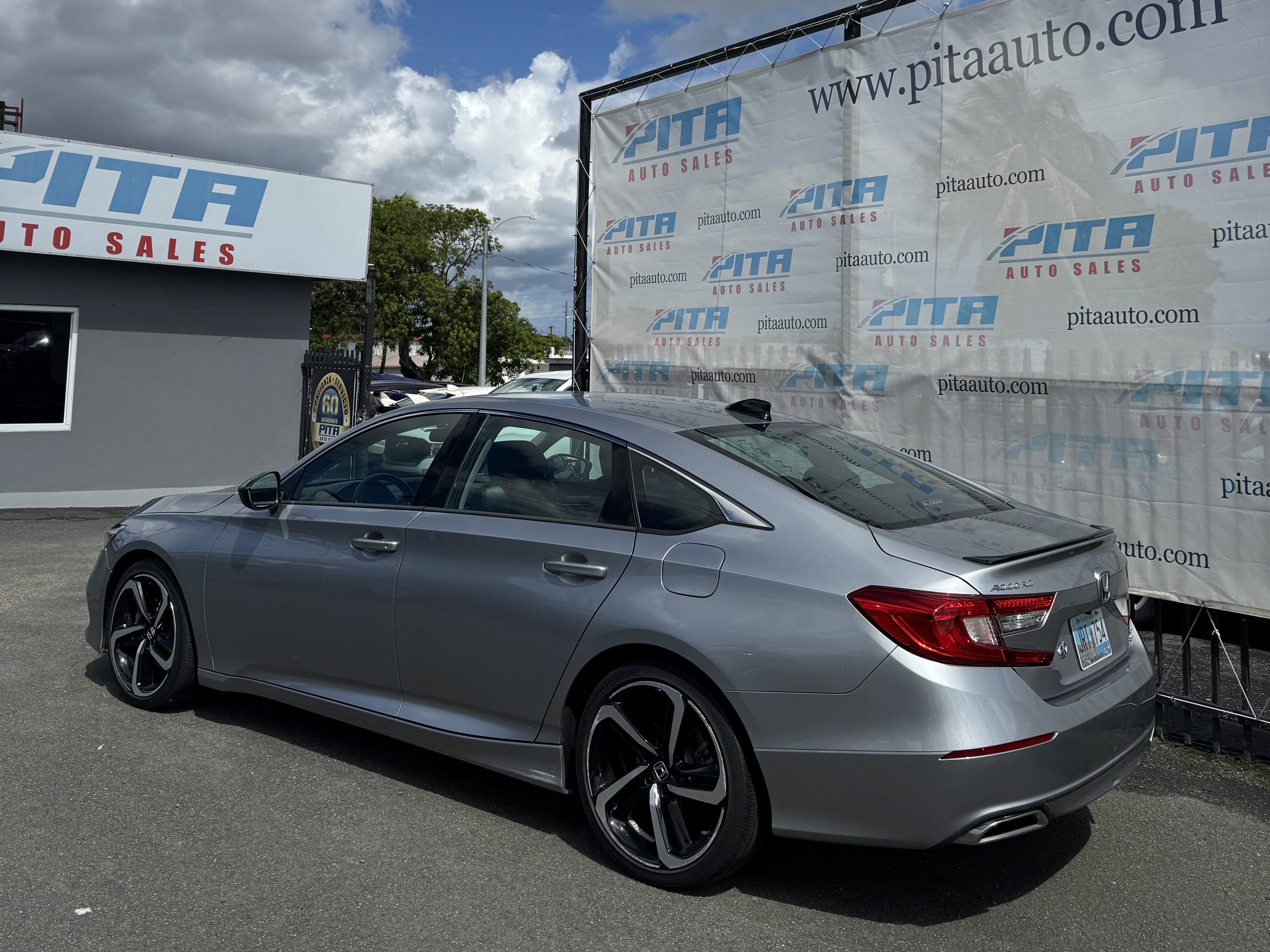 https://assets.dealerappcenter.com/dealergroups/75/vehicles/336392/HBZW5h.jpg