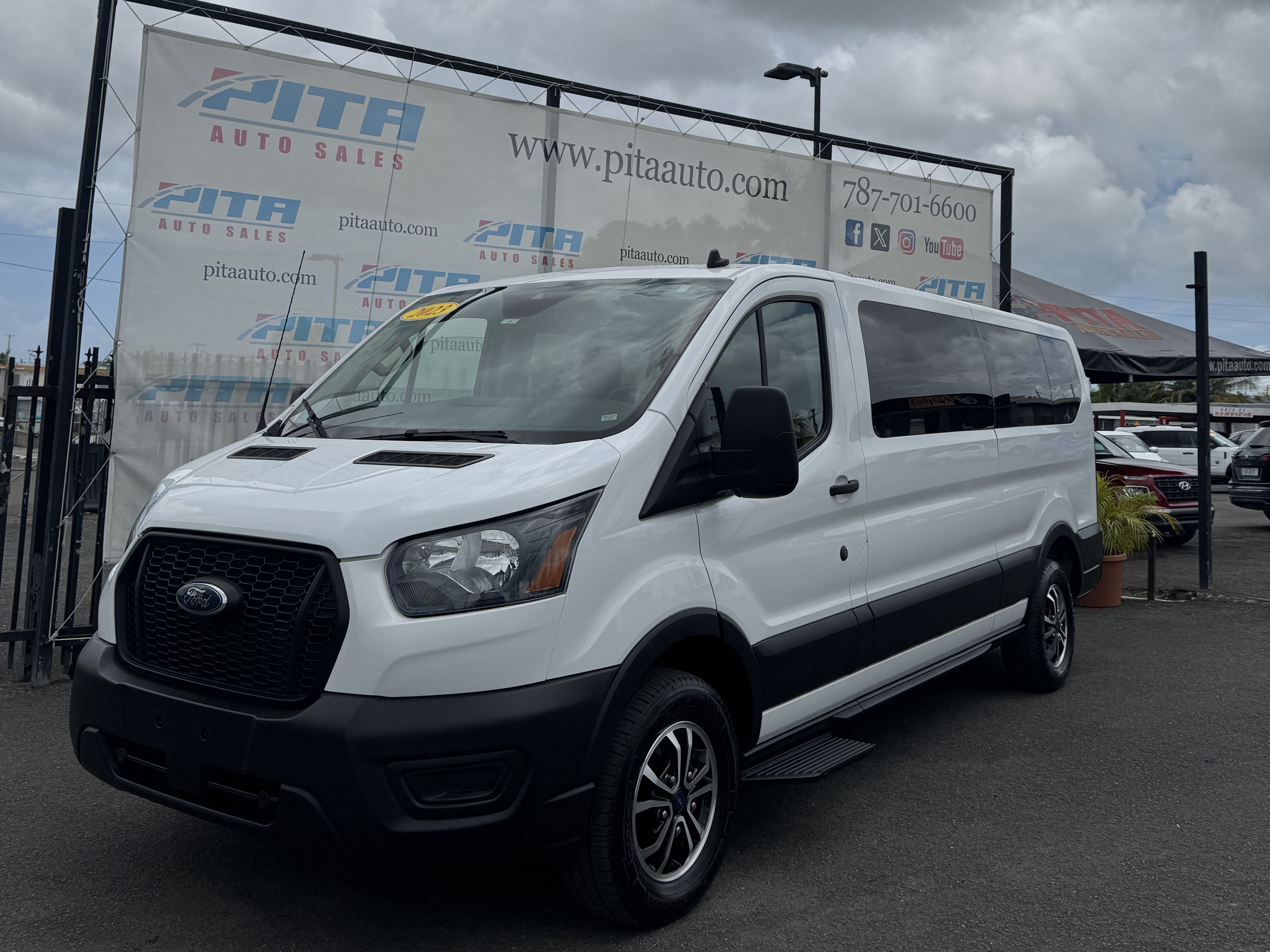 https://assets.dealerappcenter.com/dealergroups/75/vehicles/337791/S04VoA.jpg