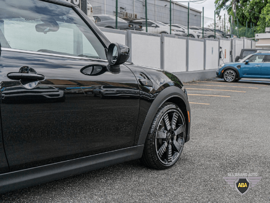 https://assets.dealerappcenter.com/dealergroups/77/vehicles/256145/Er3G08.png