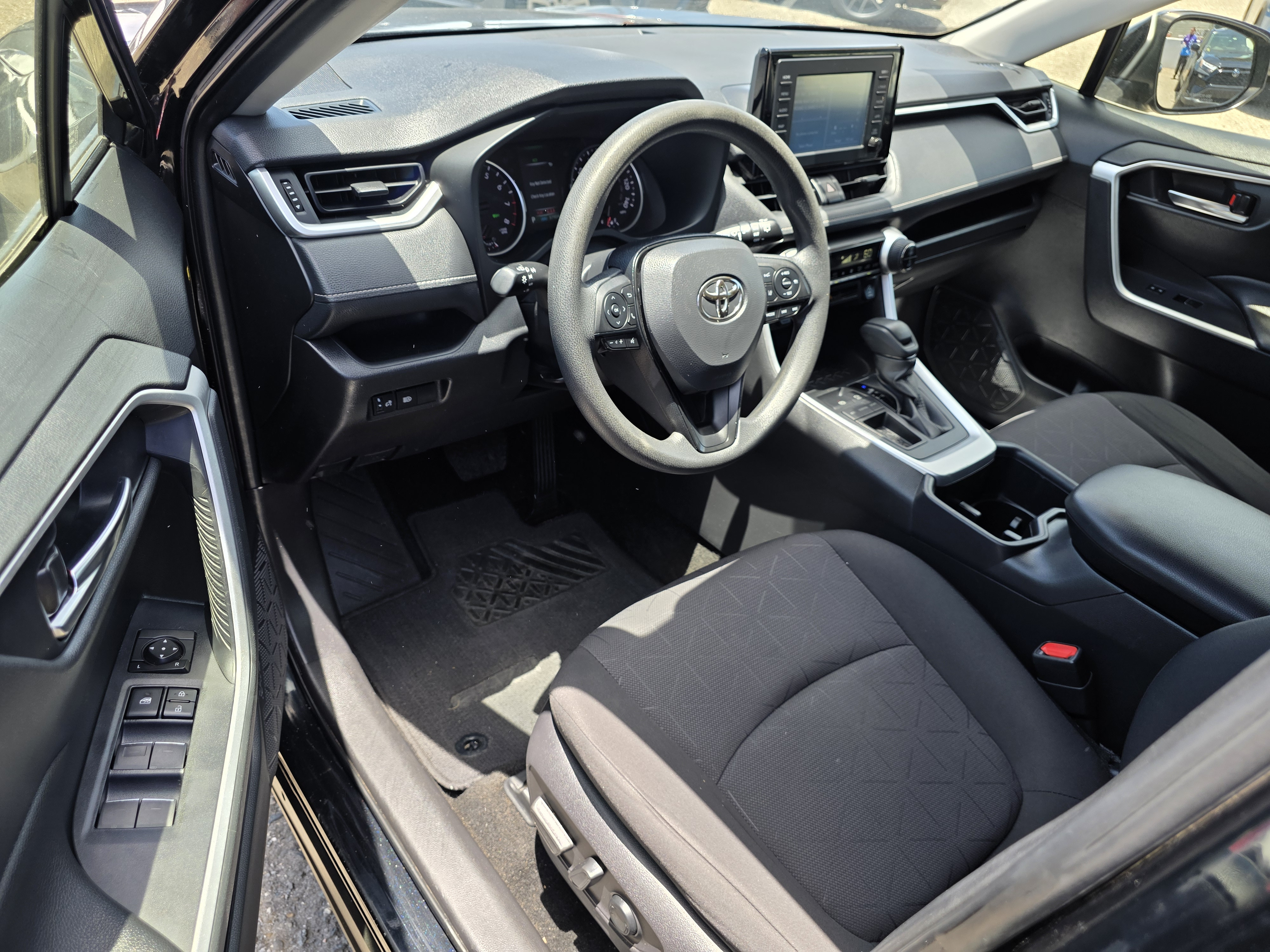 https://assets.dealerappcenter.com/dealergroups/84/vehicles/181122/Aq3wYL.jpg