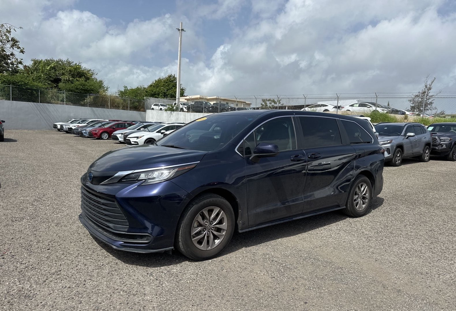https://assets.dealerappcenter.com/dealergroups/84/vehicles/214078/EehFiW.jpg