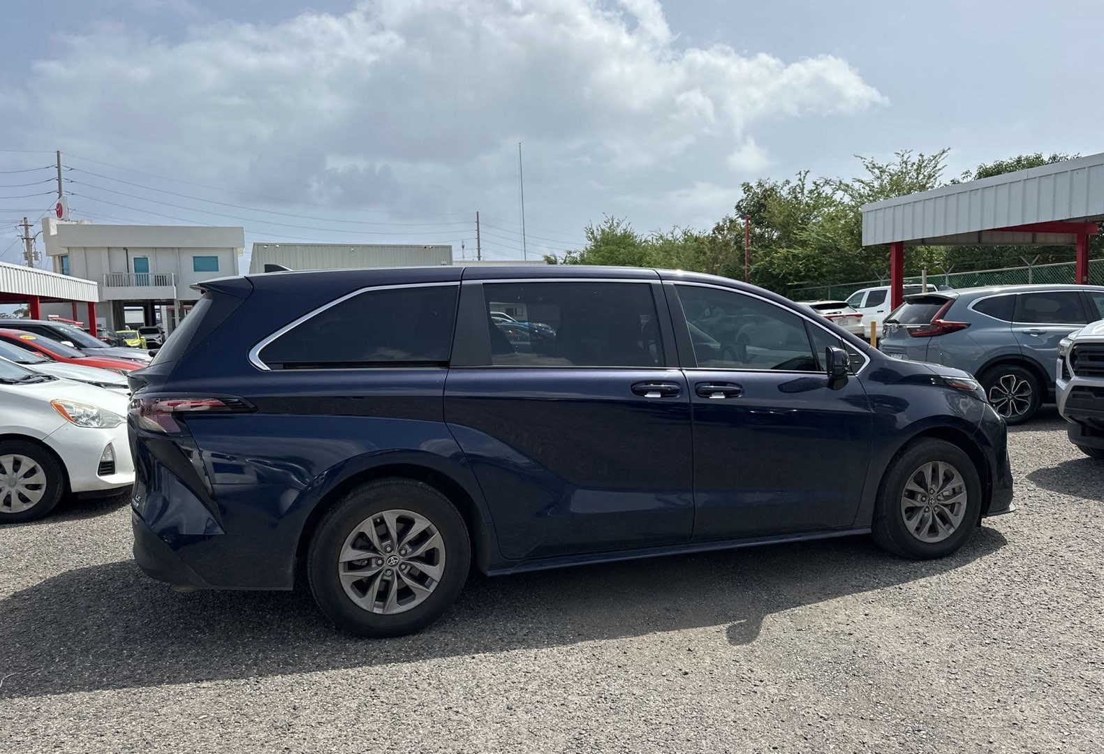 https://assets.dealerappcenter.com/dealergroups/84/vehicles/214078/ehL5um.jpg