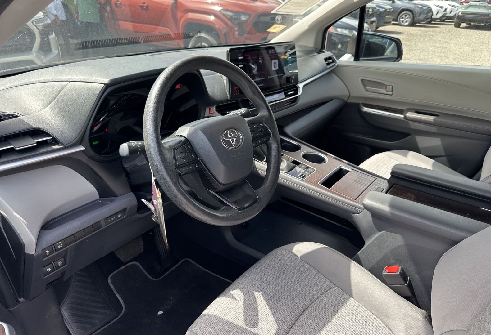 https://assets.dealerappcenter.com/dealergroups/84/vehicles/214078/kKC6lA.jpg