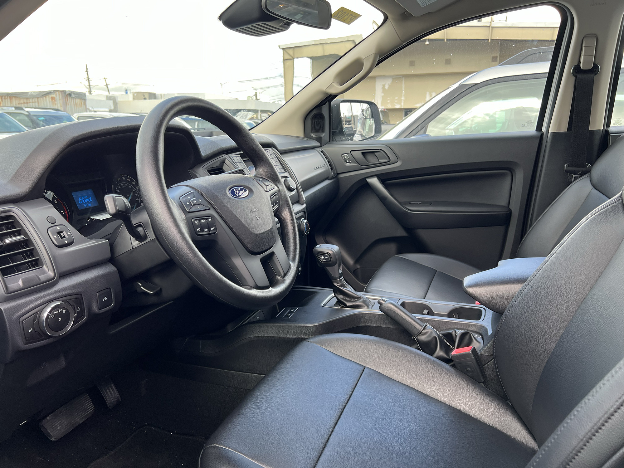 https://assets.dealerappcenter.com/dealergroups/86/vehicles/243956/0yZZ1p.jpg