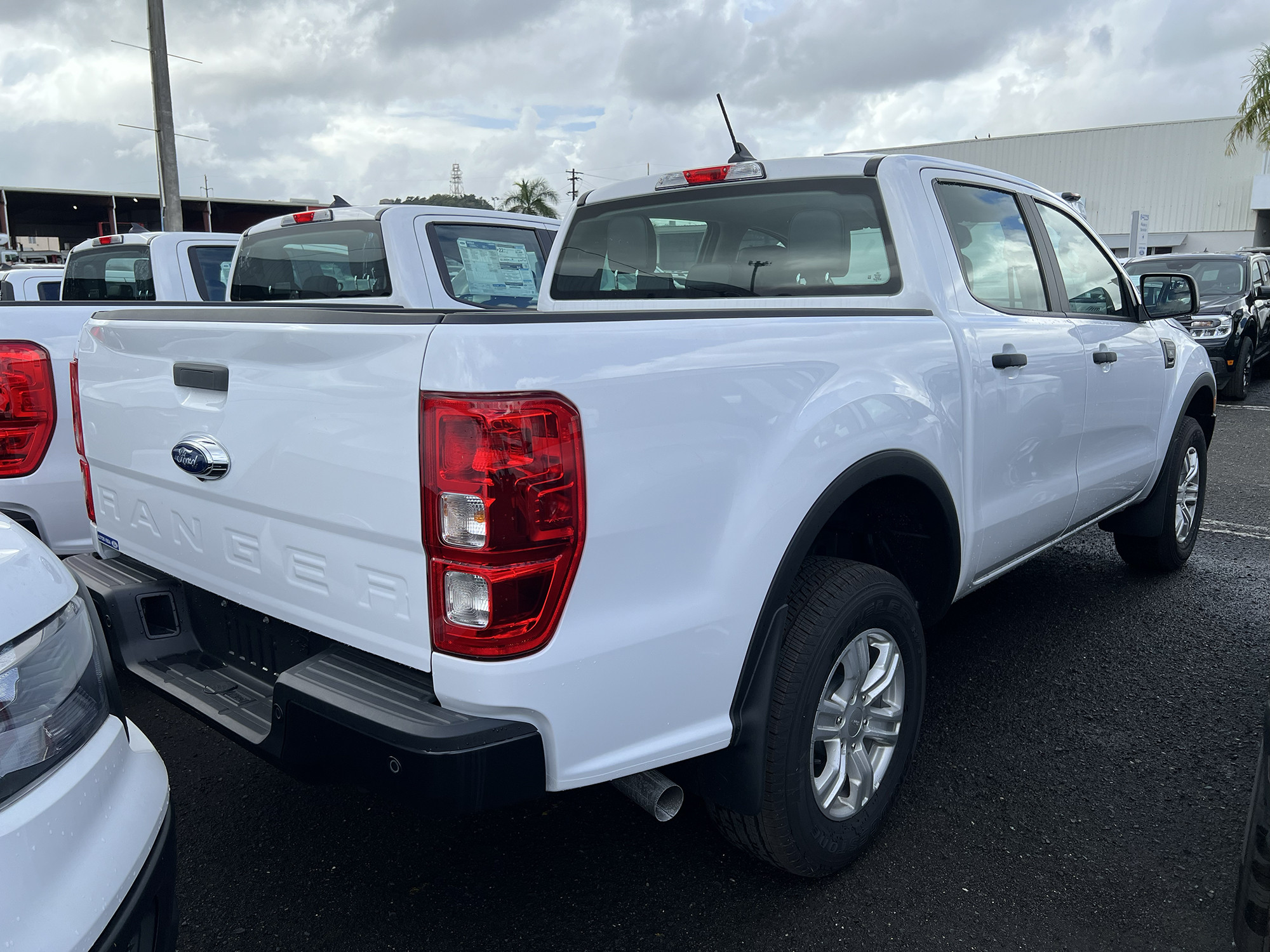 https://assets.dealerappcenter.com/dealergroups/86/vehicles/243956/b90Eco.jpg