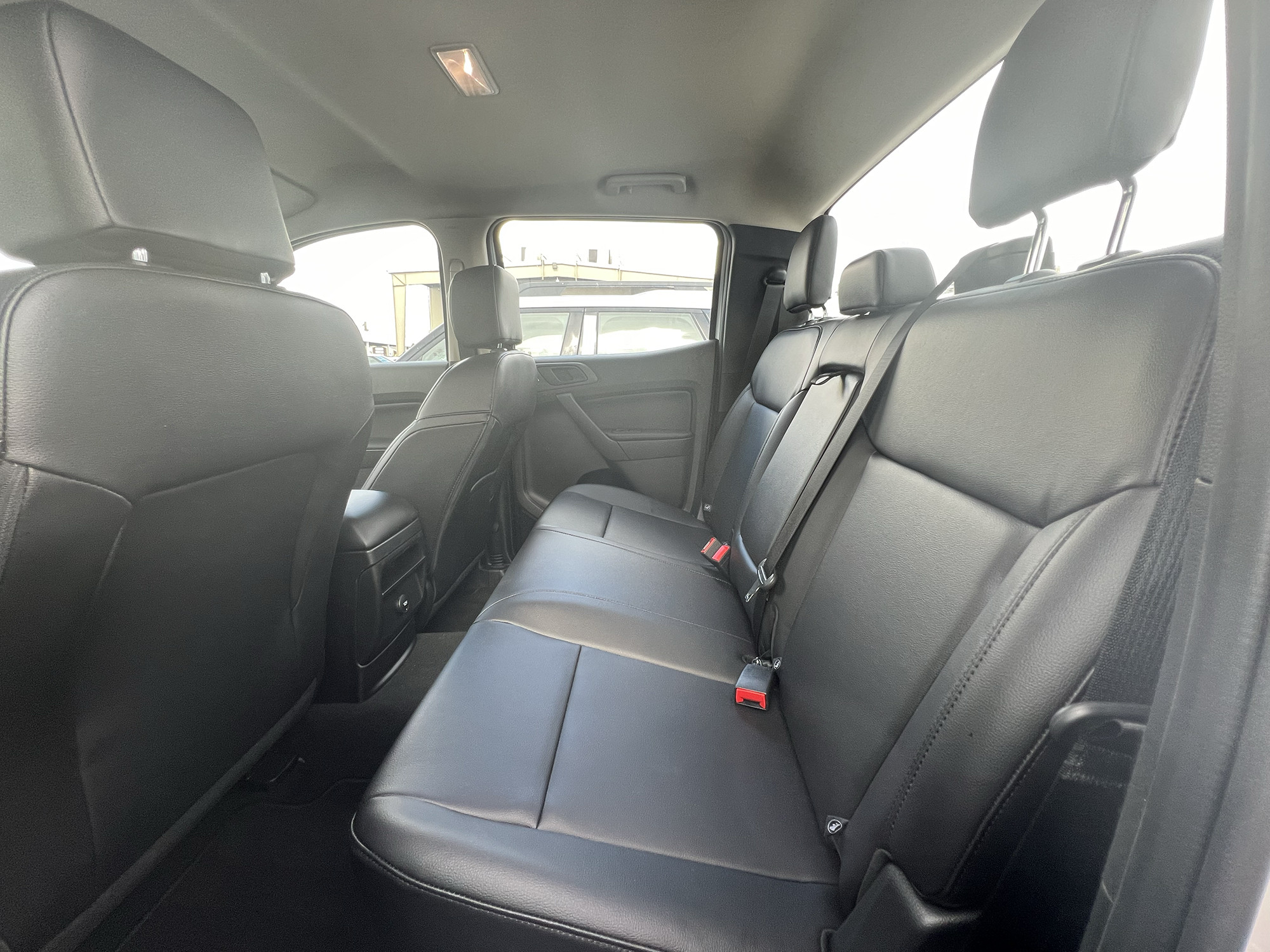 https://assets.dealerappcenter.com/dealergroups/86/vehicles/243956/viGS8o.jpg