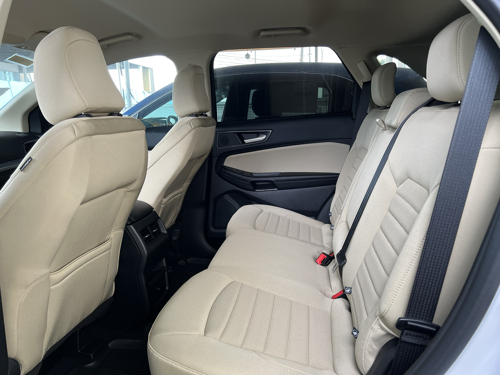 https://assets.dealerappcenter.com/dealergroups/86/vehicles/243988/C3ixPD.jpg