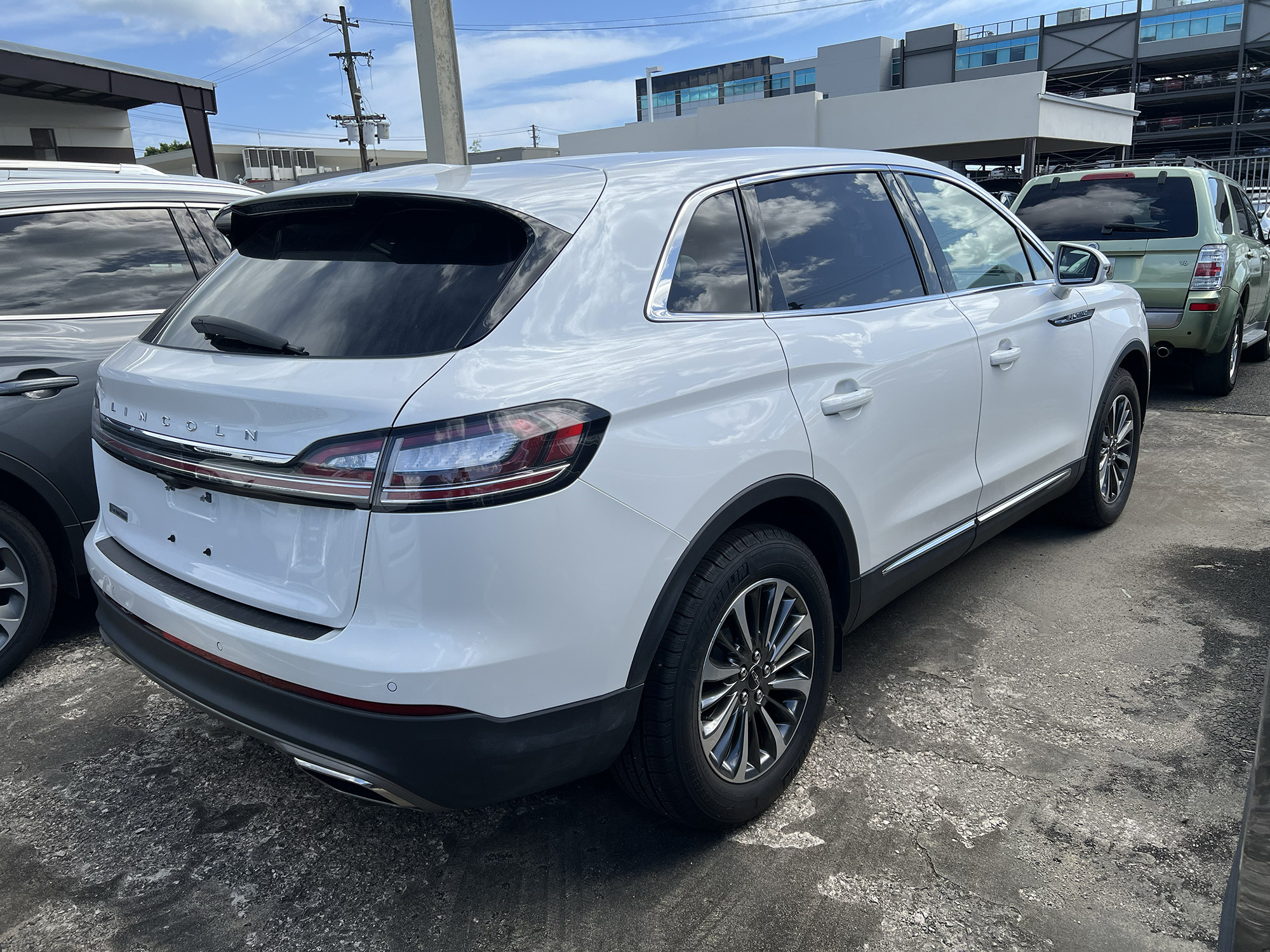 https://assets.dealerappcenter.com/dealergroups/86/vehicles/257635/FTxmIr.jpg