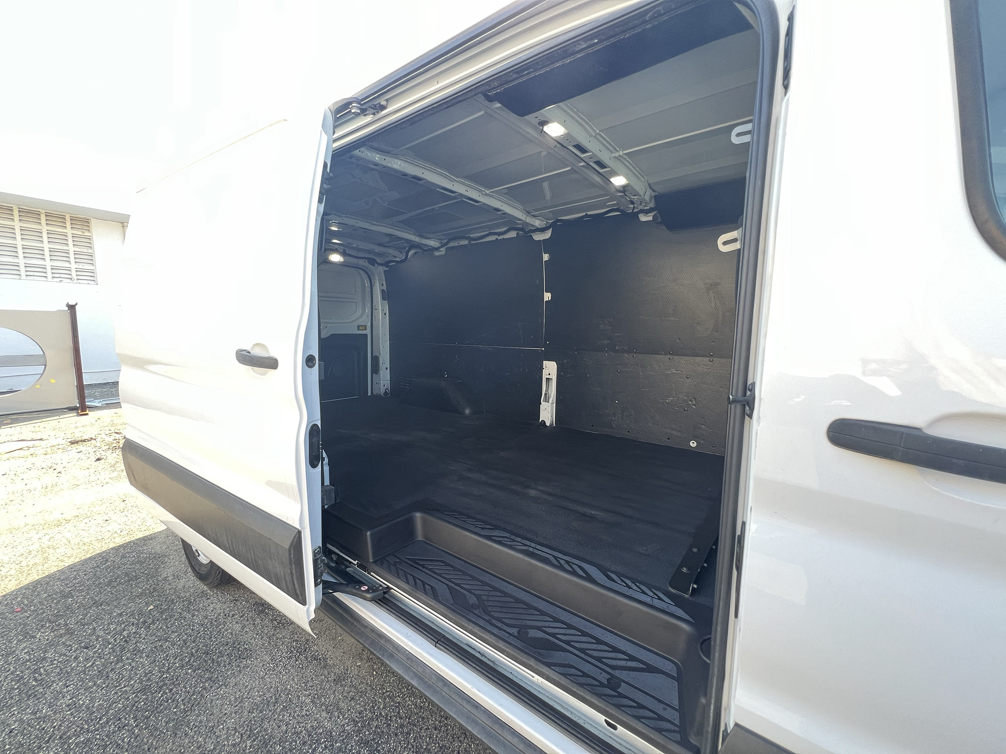 https://assets.dealerappcenter.com/dealergroups/86/vehicles/257639/Ioqj7L.jpg