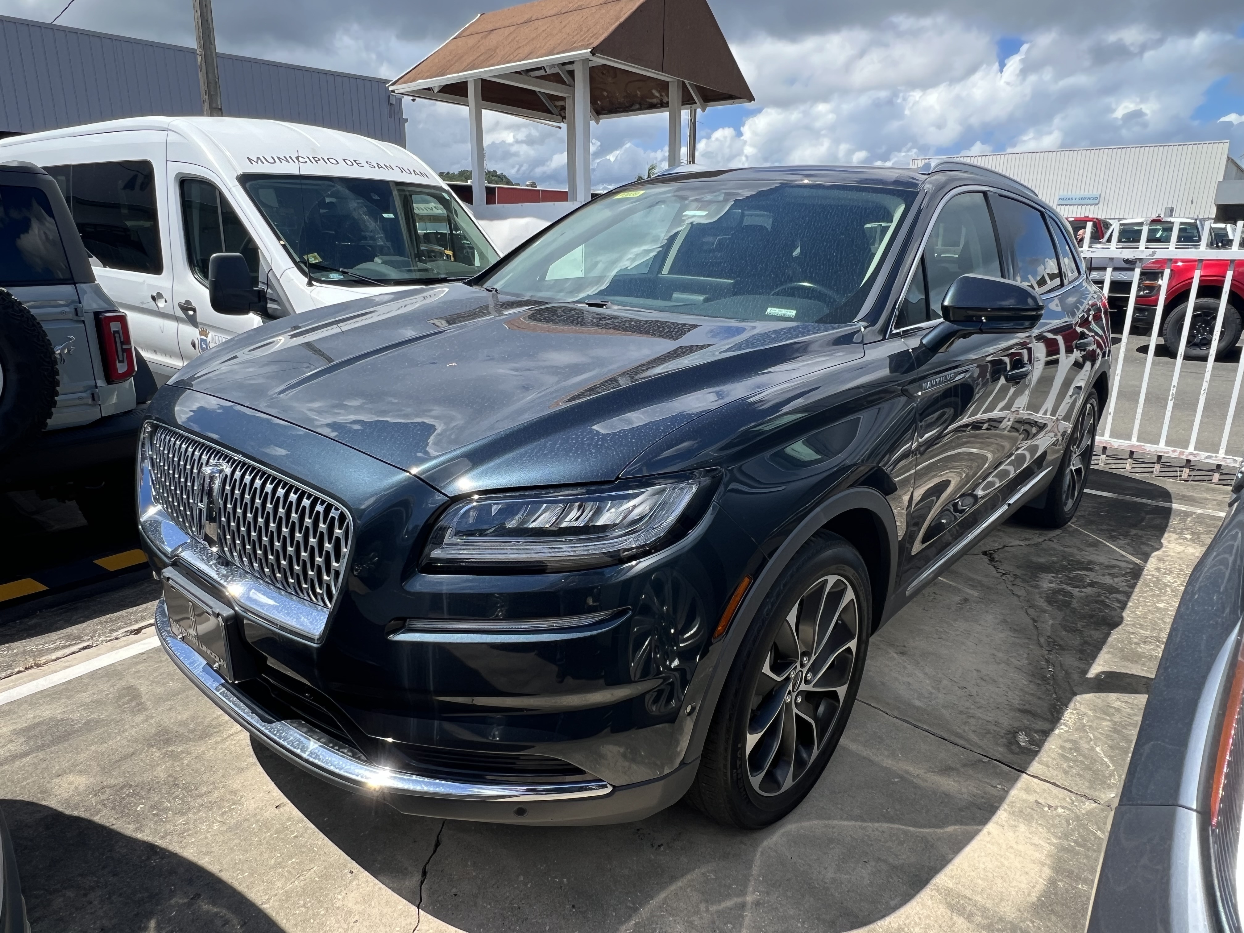 https://assets.dealerappcenter.com/dealergroups/86/vehicles/261121/AoogFJ.jpeg