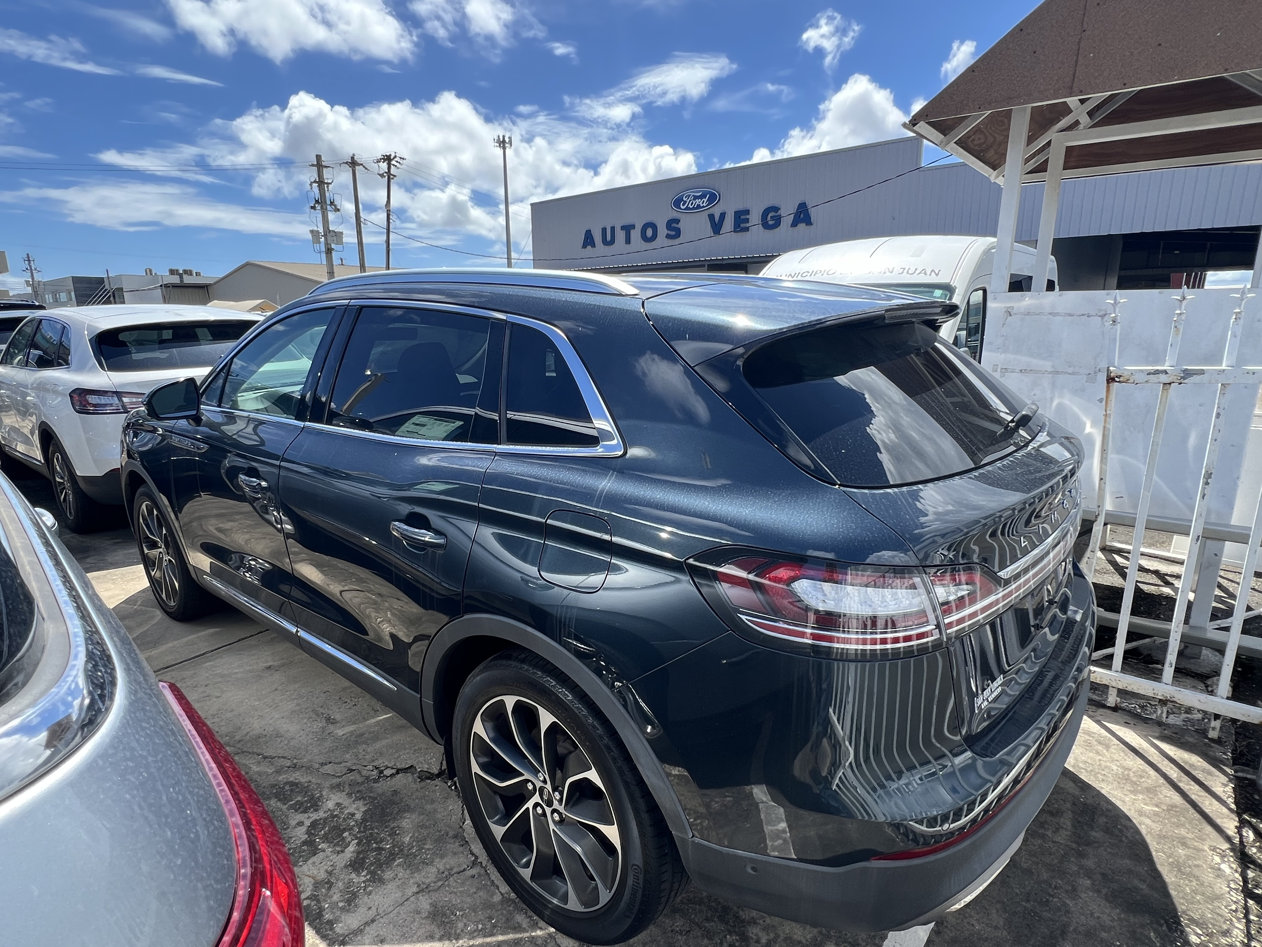 https://assets.dealerappcenter.com/dealergroups/86/vehicles/261121/MHVQ3L.jpeg