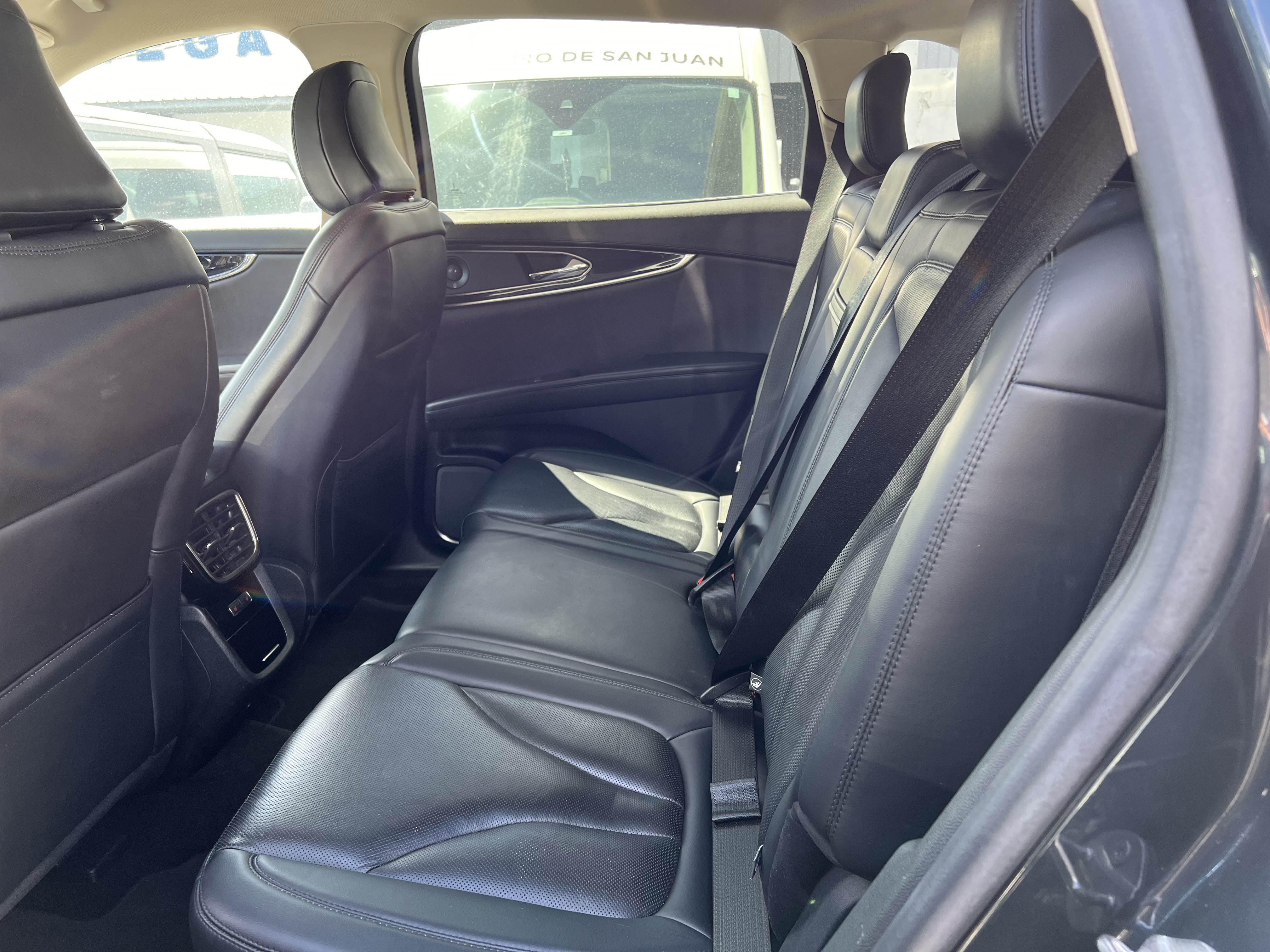 https://assets.dealerappcenter.com/dealergroups/86/vehicles/261121/rrQr74.jpeg