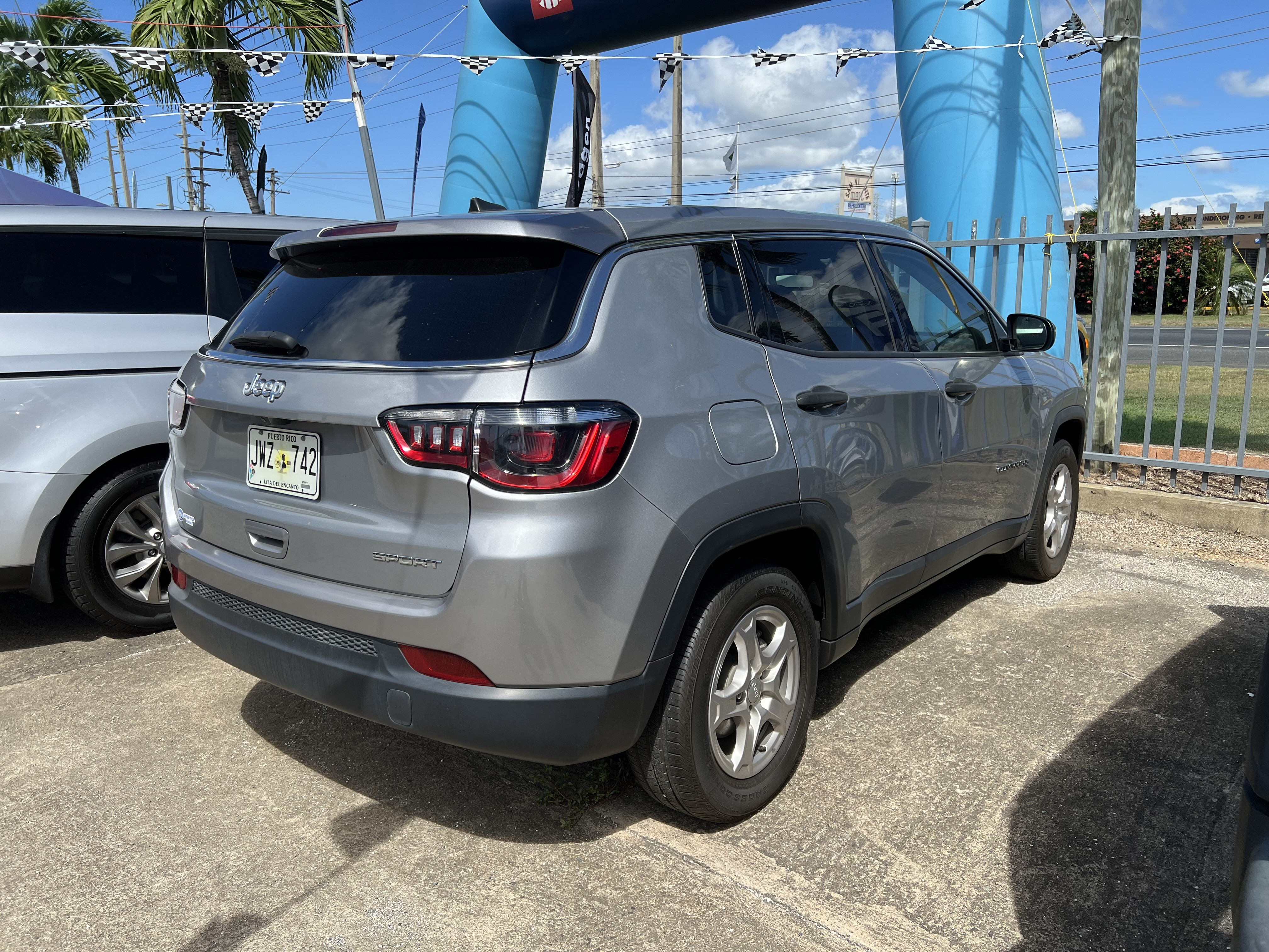 https://assets.dealerappcenter.com/dealergroups/86/vehicles/263400/UnZA1R.jpeg