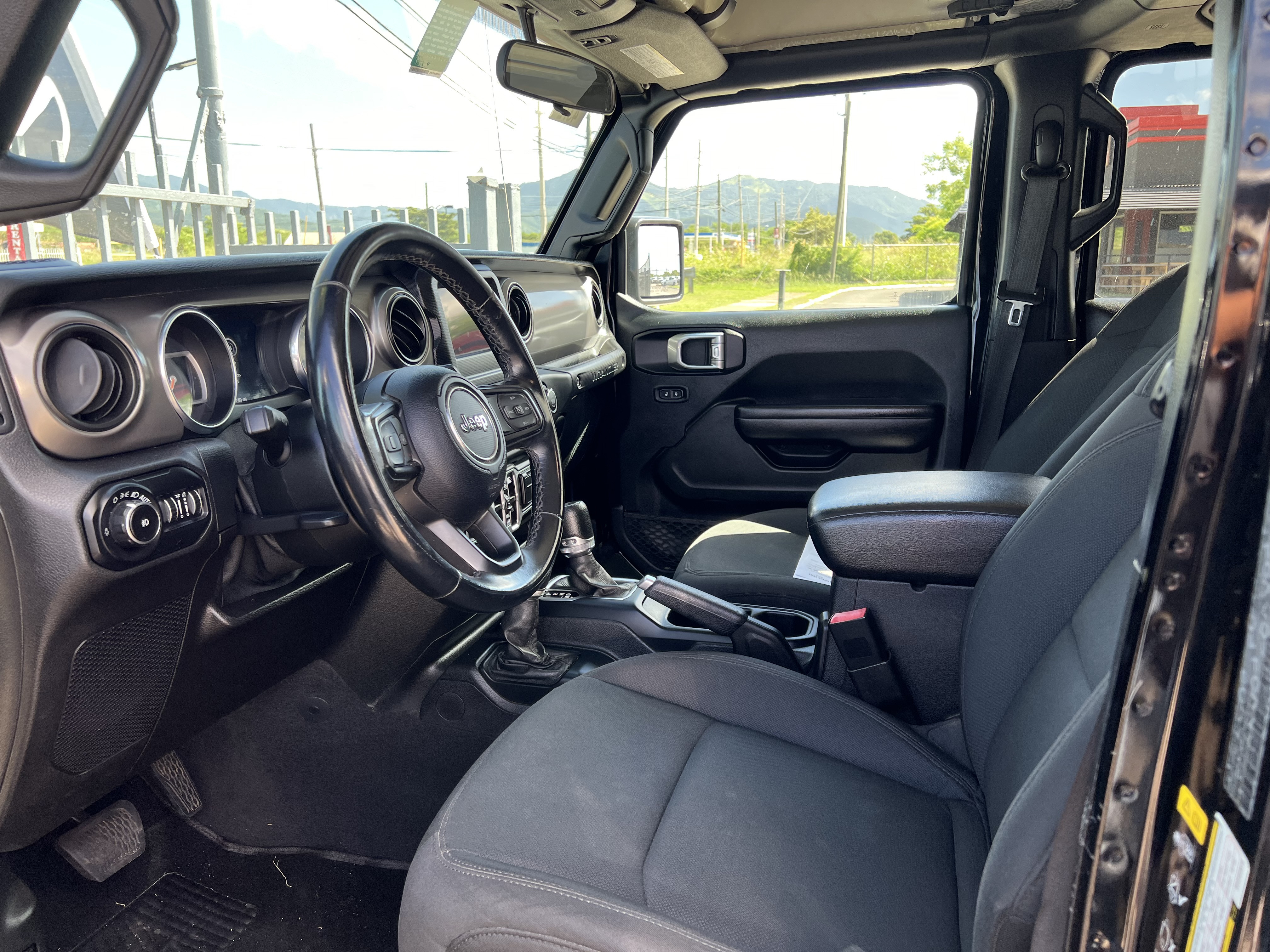 https://assets.dealerappcenter.com/dealergroups/86/vehicles/263403/5y5KT4.jpeg
