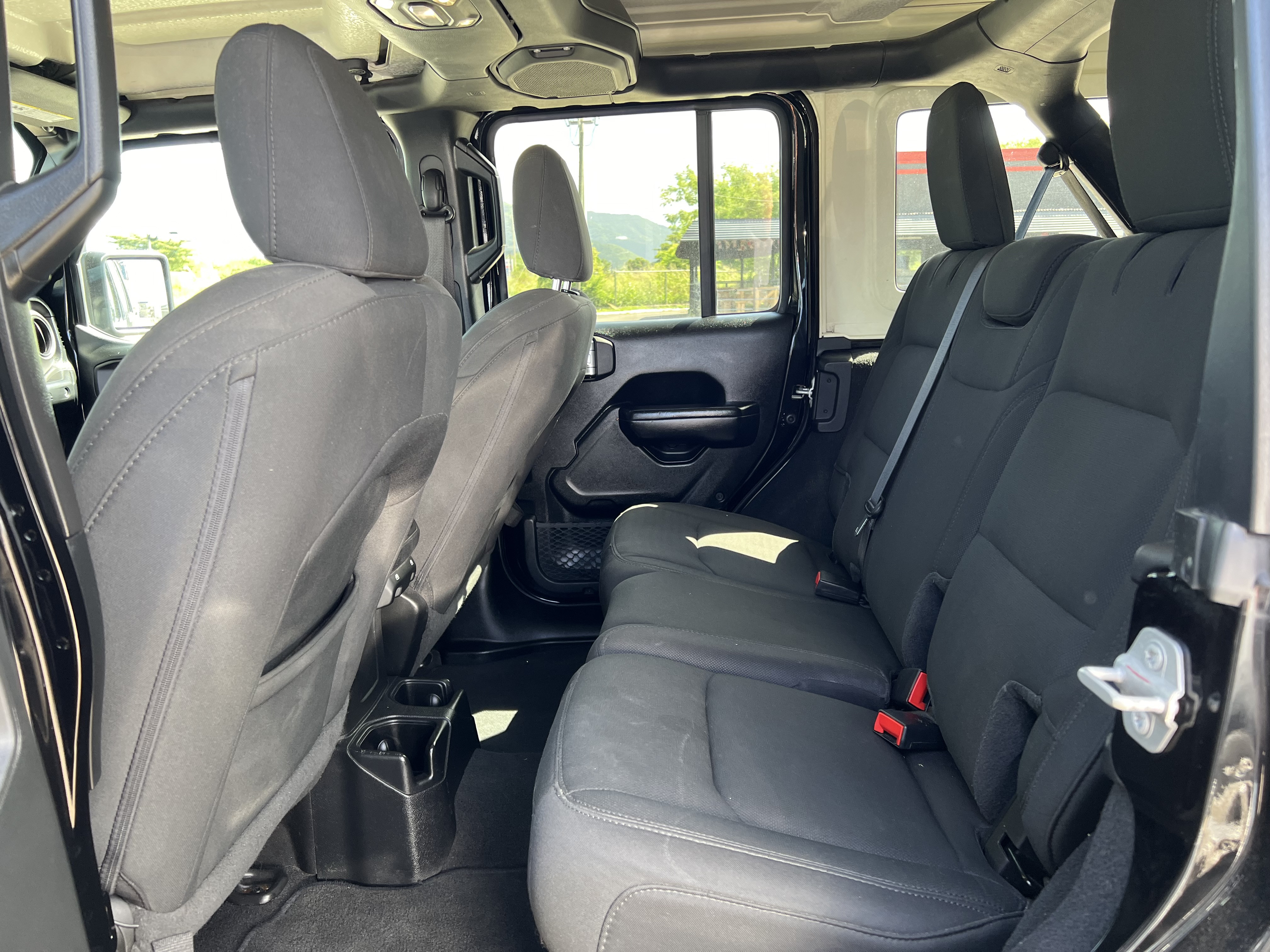 https://assets.dealerappcenter.com/dealergroups/86/vehicles/263403/d95dWN.jpeg