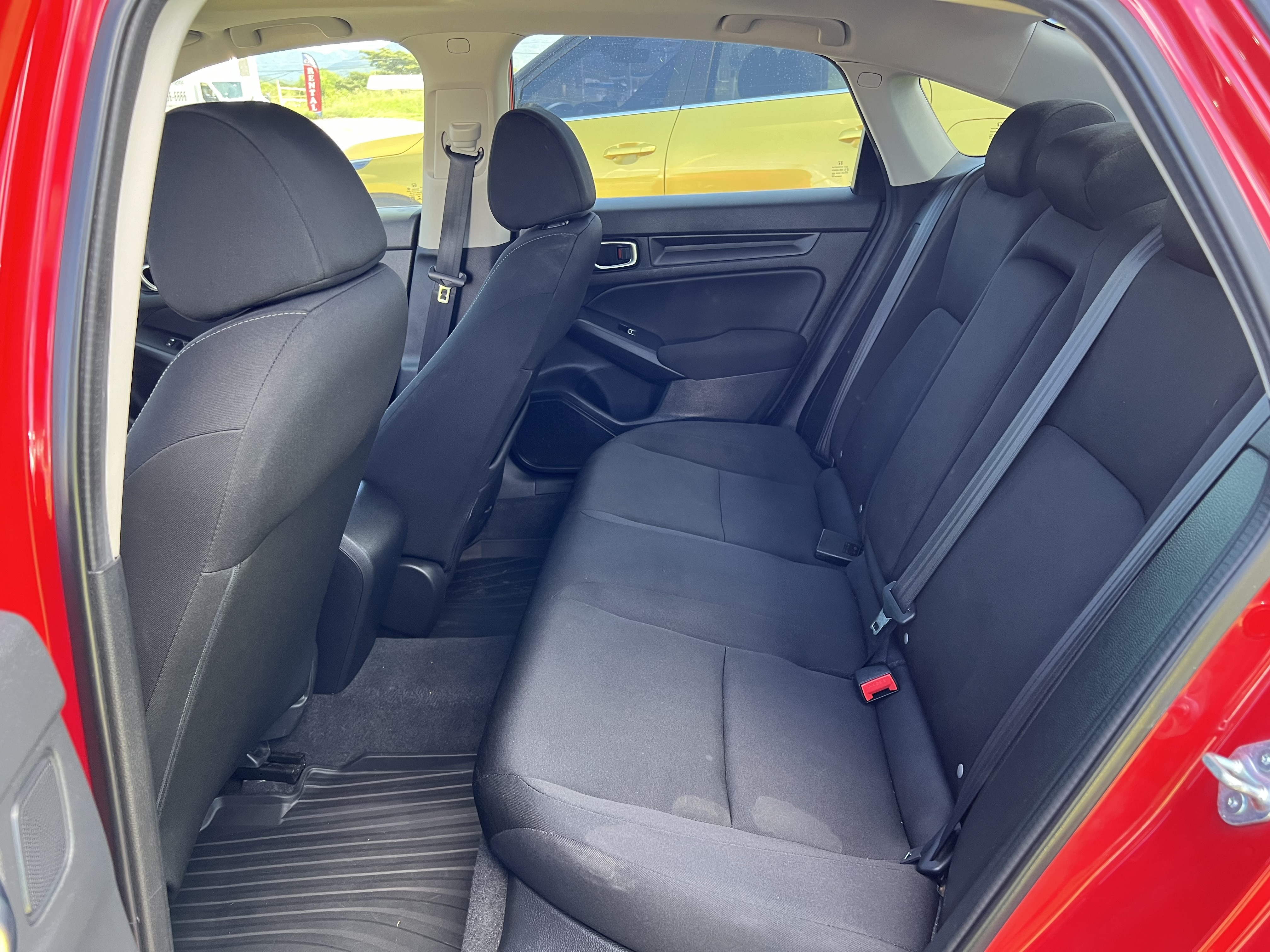 https://assets.dealerappcenter.com/dealergroups/86/vehicles/263415/gDJxJt.jpeg