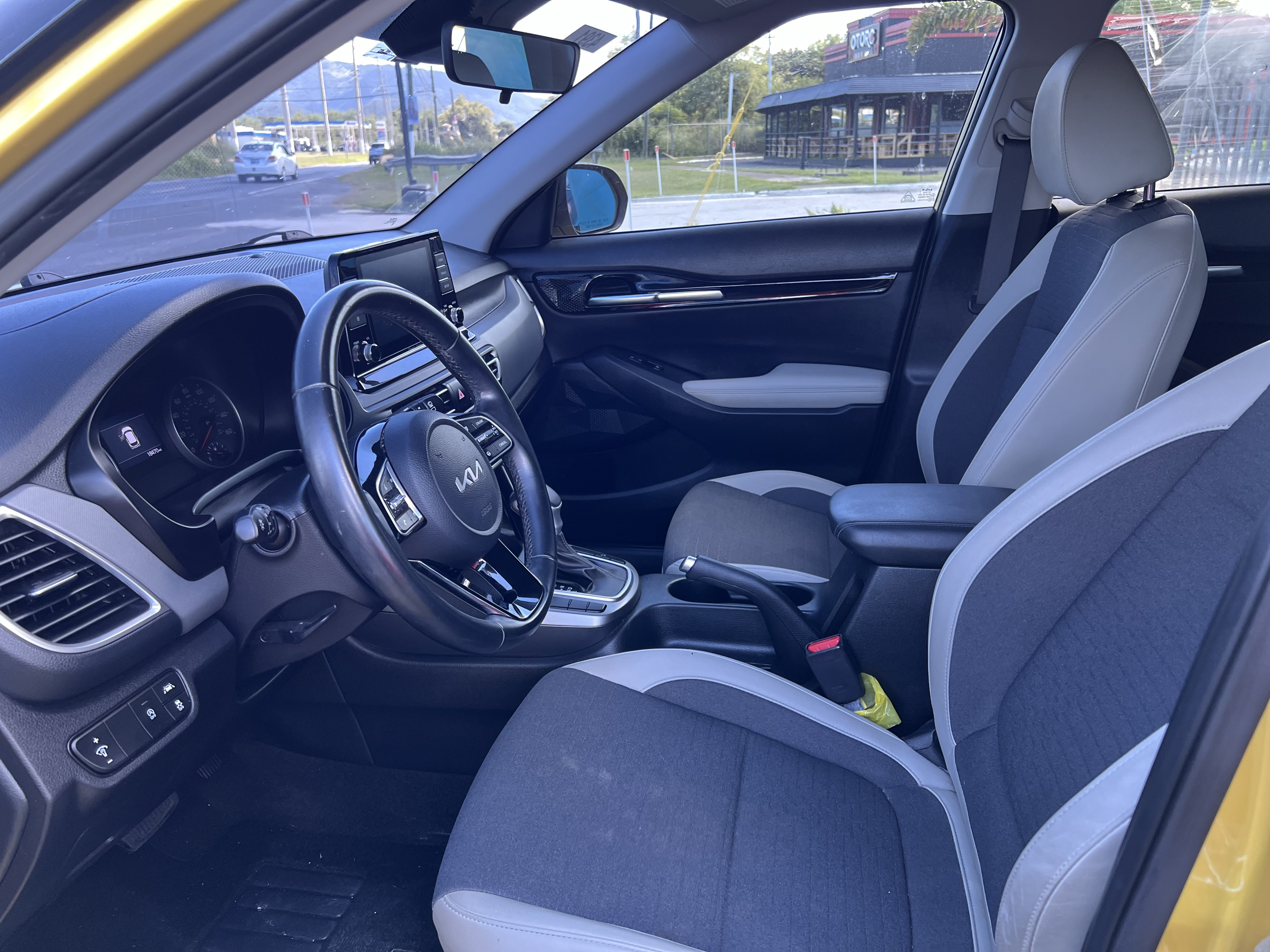 https://assets.dealerappcenter.com/dealergroups/86/vehicles/263416/piFLIy.jpeg