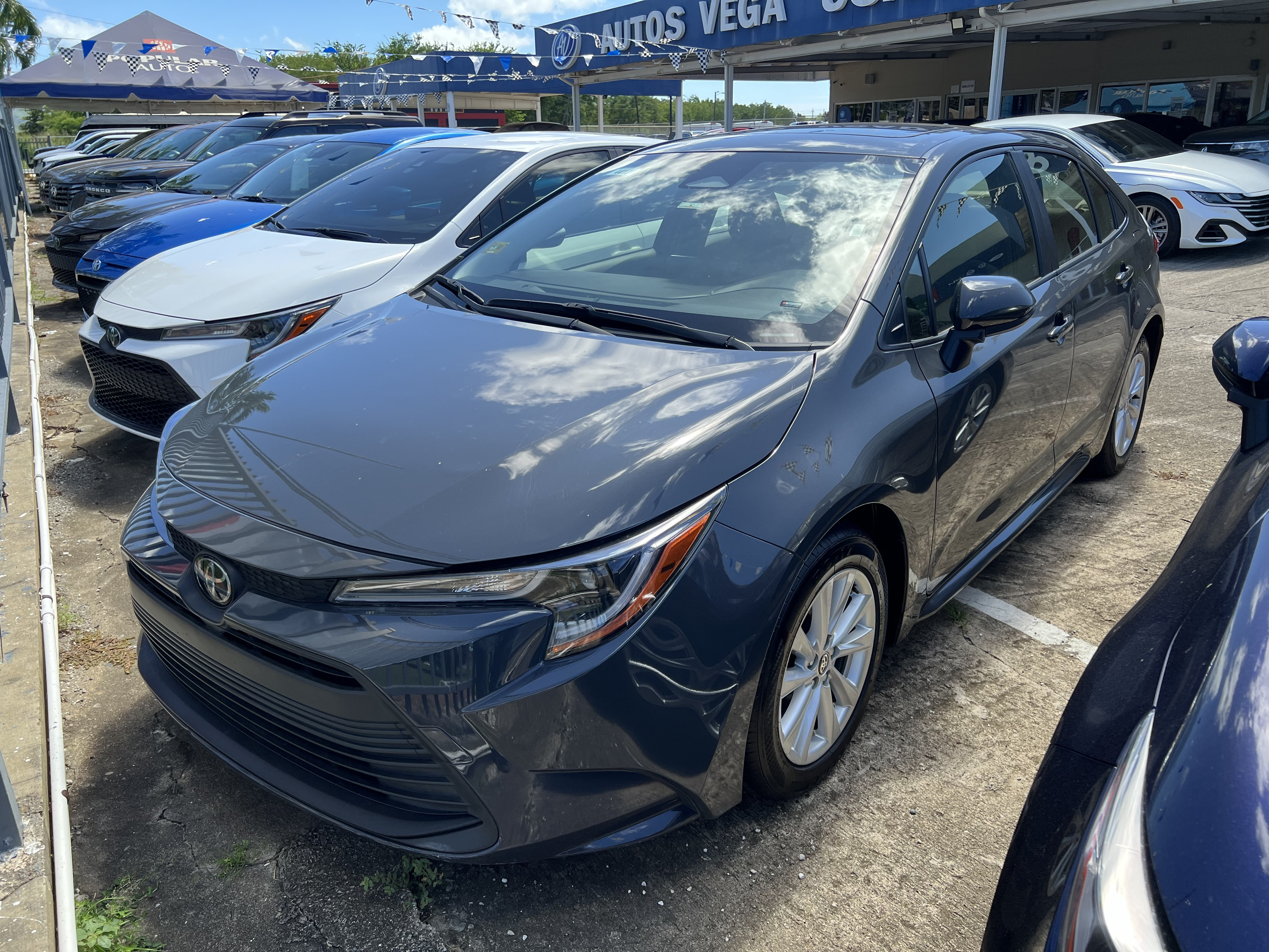 https://assets.dealerappcenter.com/dealergroups/86/vehicles/263432/0JmVo9.jpeg