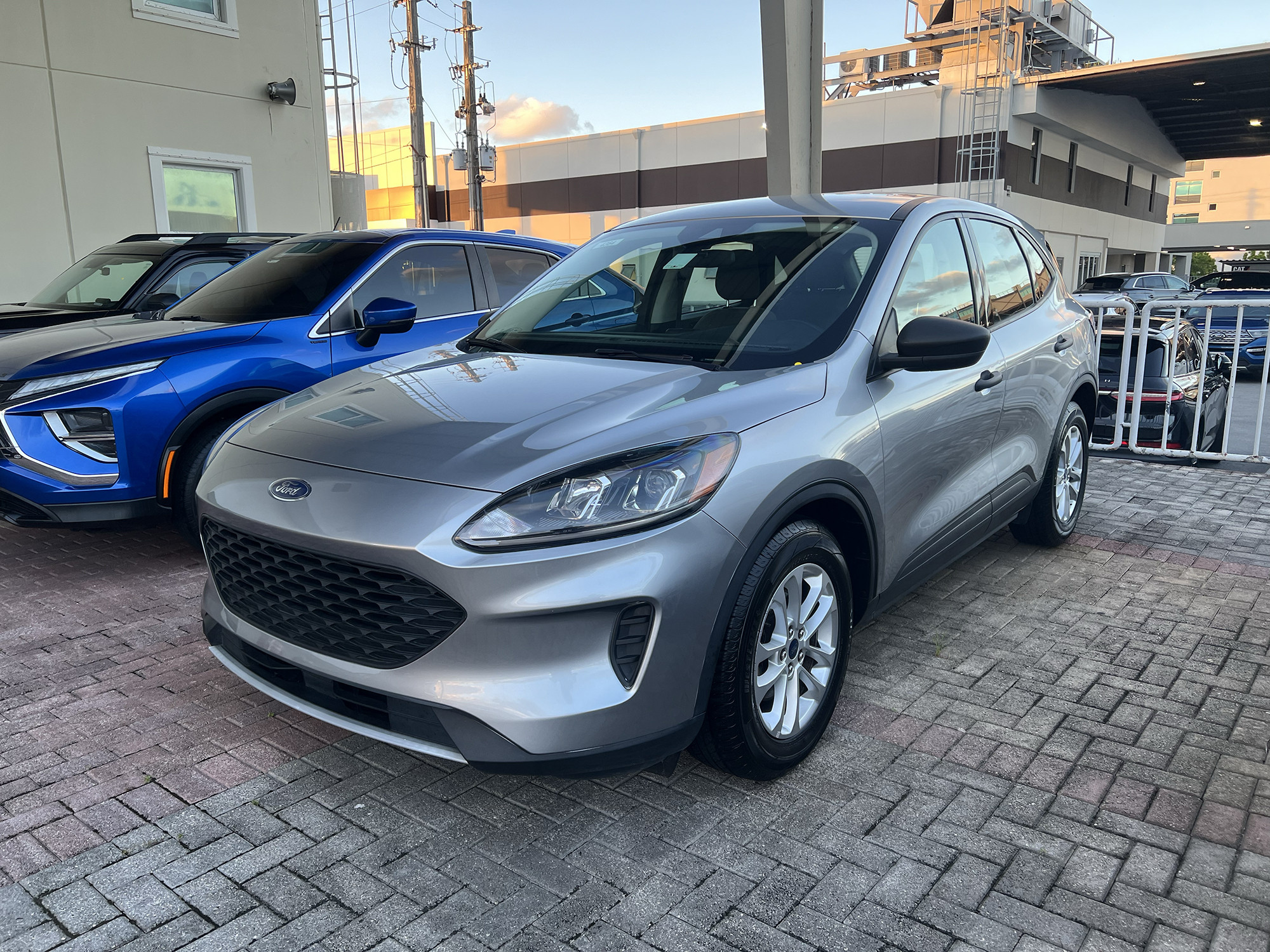 https://assets.dealerappcenter.com/dealergroups/86/vehicles/266344/I4vm7b.jpg
