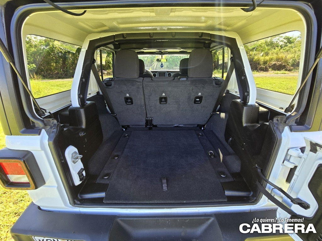 https://assets.dealerappcenter.com/dealergroups/88/vehicles/263462/2NUFDr.jpg